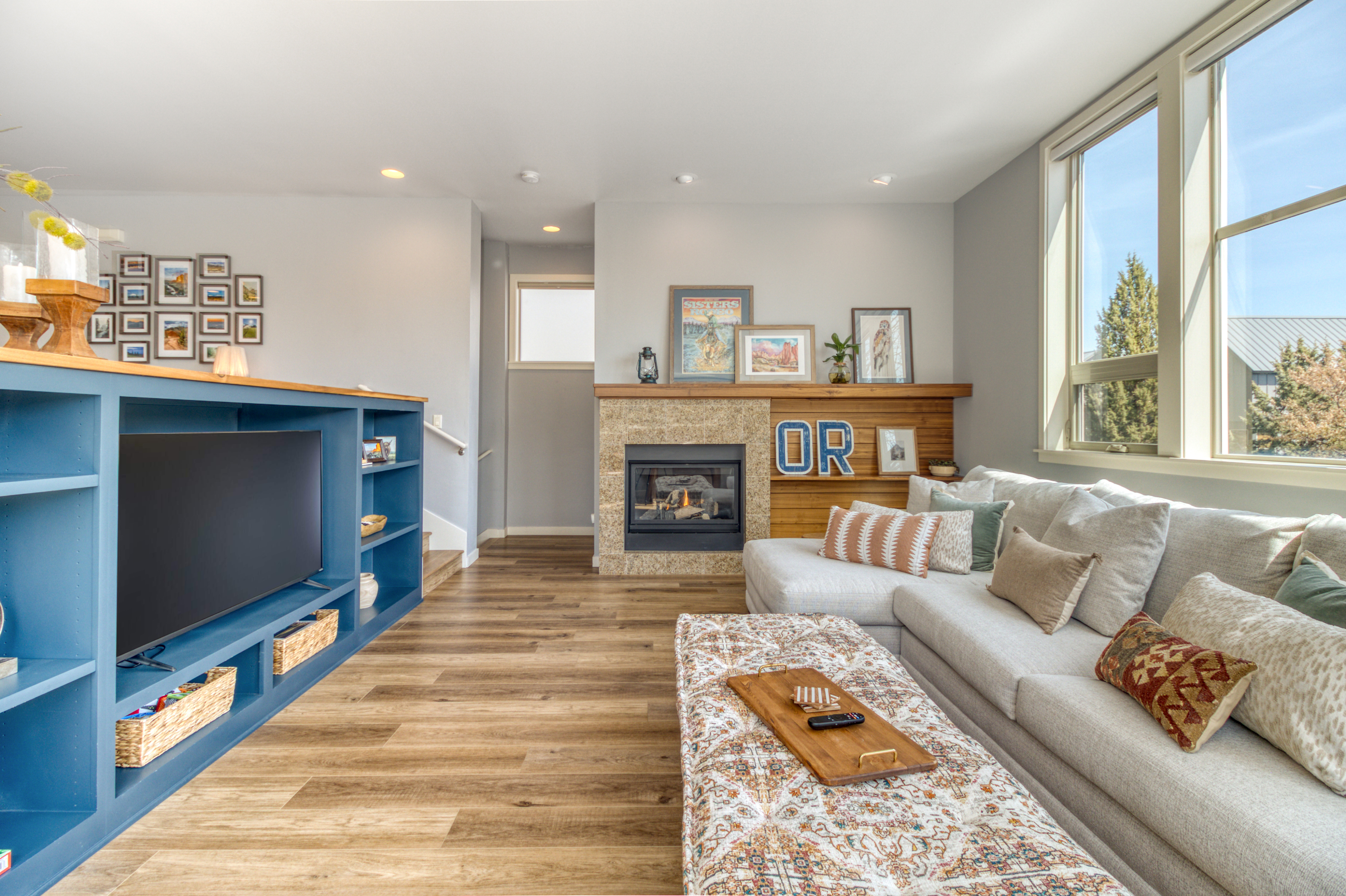 Fully Furnished & Updated 3BR/2.5BA Home in Eagle Crest Resort - Ideal for Travel Nurses, Relocations & Extended Stays - Photo 3