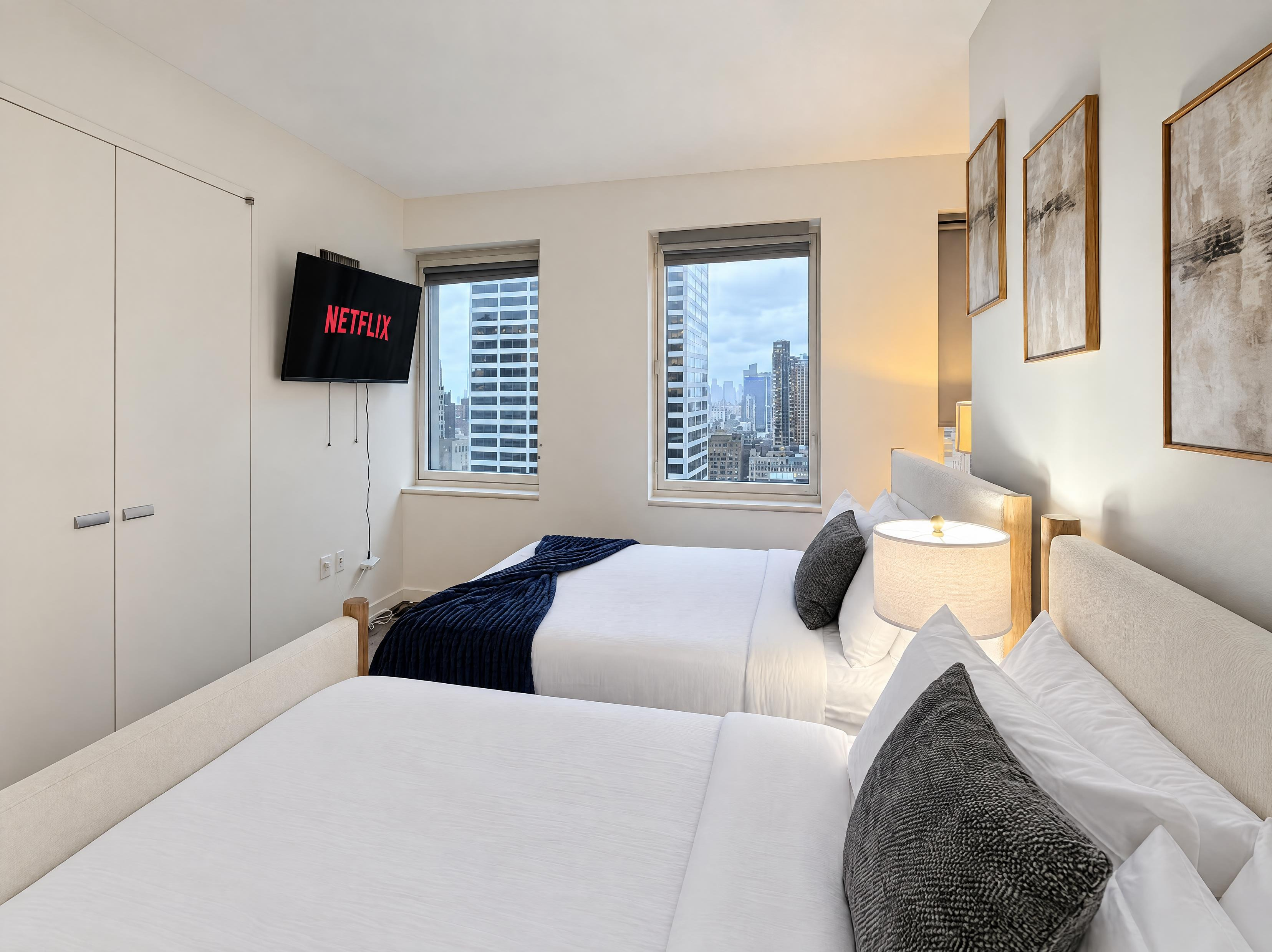 Spacious Midtown 2BR Near Times Square | Sleeps 8 - Photo 11