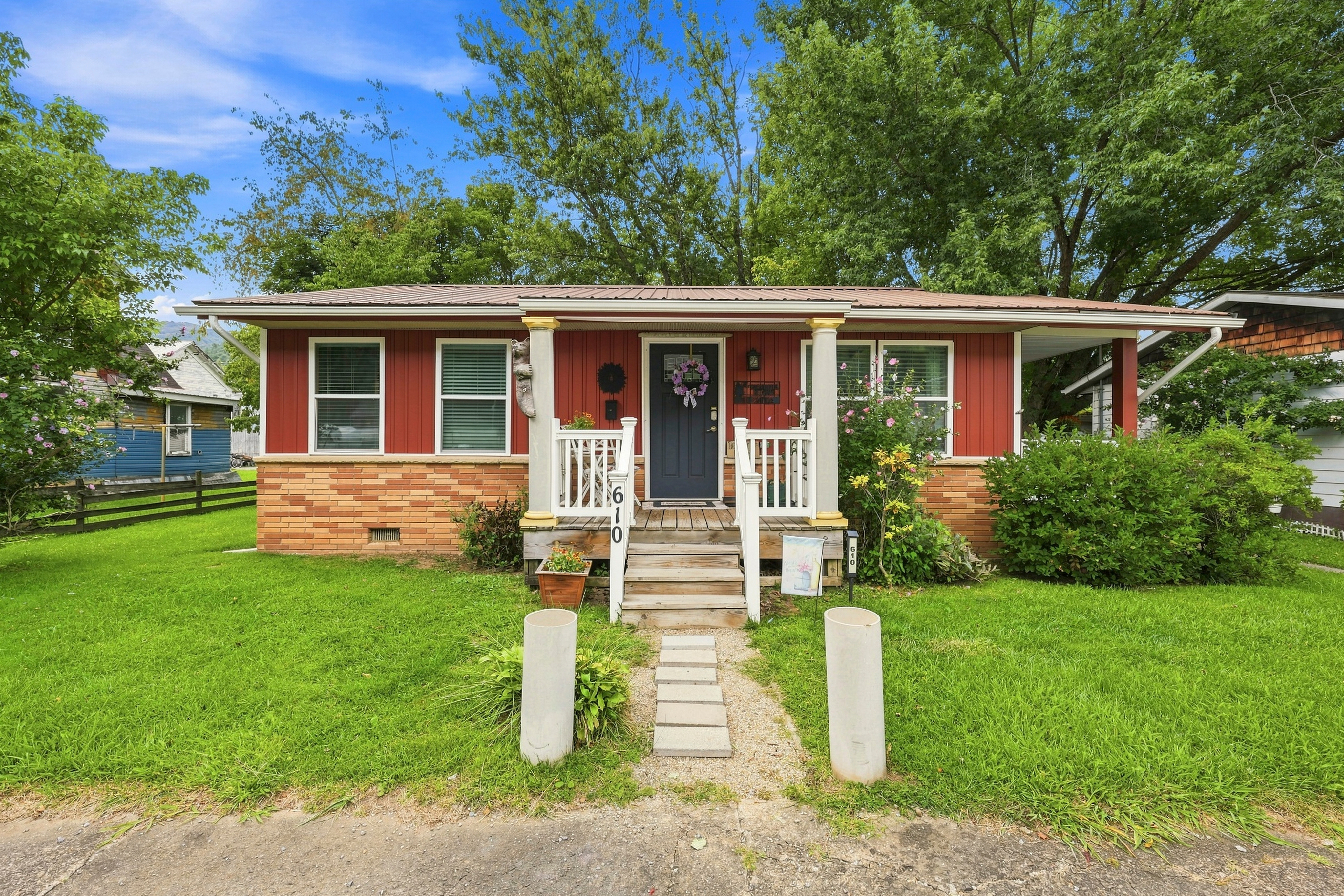 Cozy 1 bedroom home in Marlinton WV walk to main street and minutes to the Hospital - Photo 2