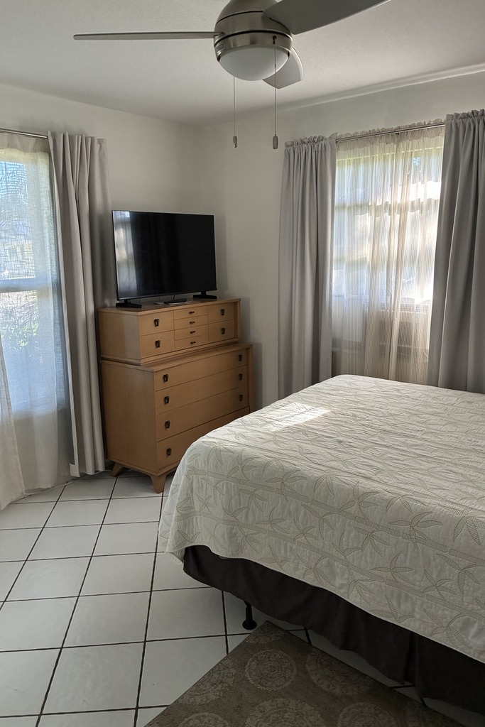 Private bedroom and bathroom, shared office, garage parking - Photo 9