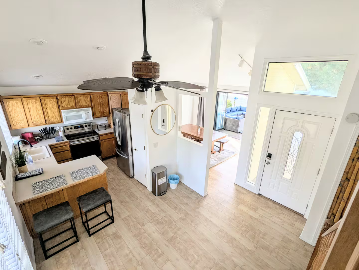 Bright & Spacious 3-Bedroom Furnished Home with Indoor-Outdoor Living, RV Parking & Monthly Housekee - Photo 6
