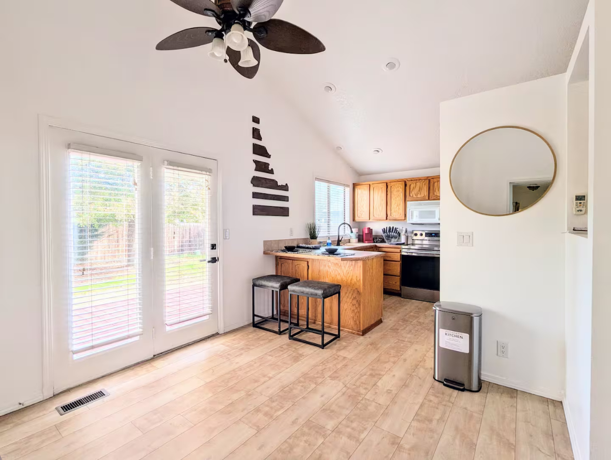 Bright & Spacious 3-Bedroom Furnished Home with Indoor-Outdoor Living, RV Parking & Monthly Housekee - Photo 7