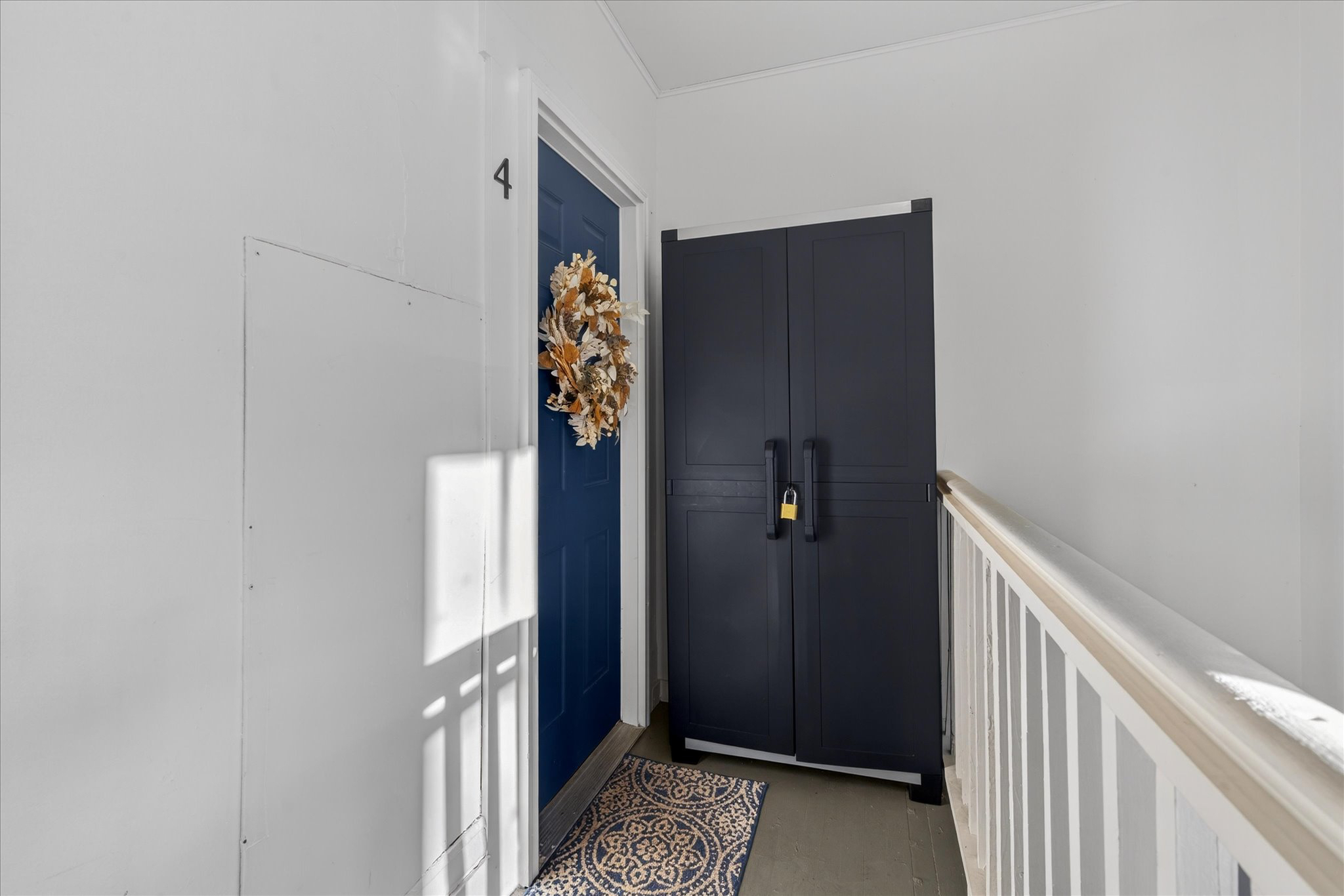 Sunny & Welcoming Apartment in Central Burlington - Photo 2