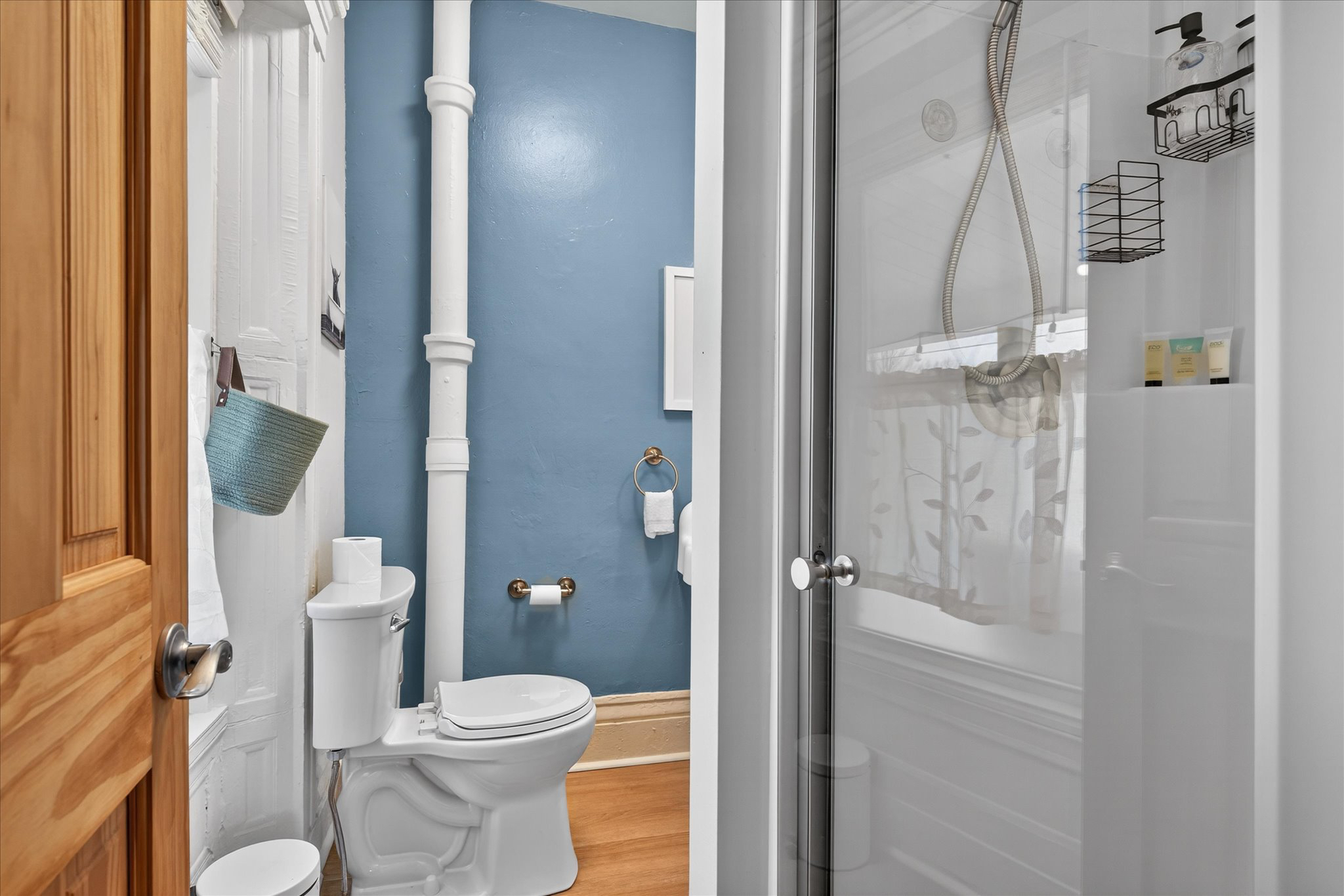 Sunny & Welcoming Apartment in Central Burlington - Photo 12