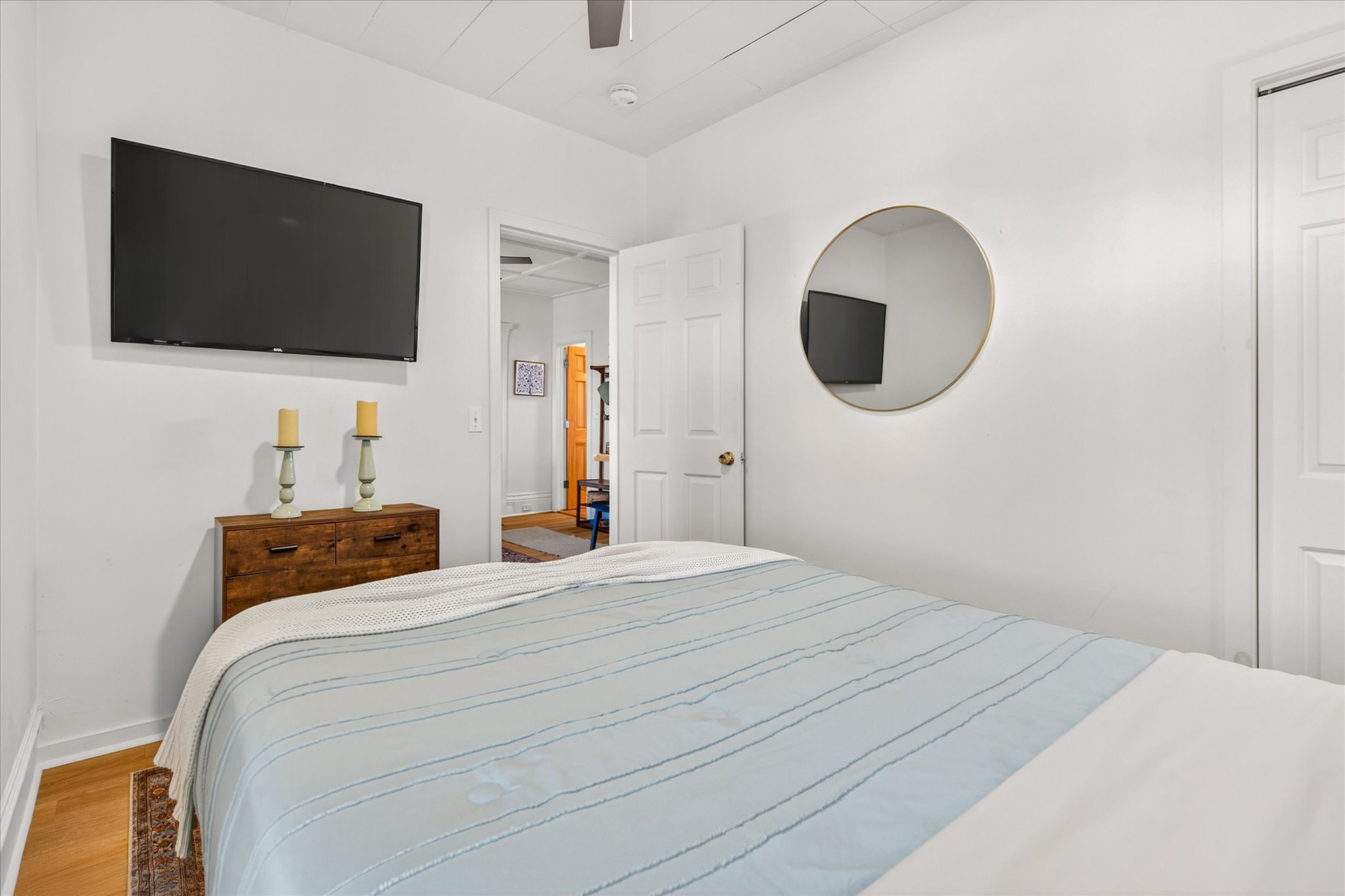 Sunny & Welcoming Apartment in Central Burlington - Photo 11