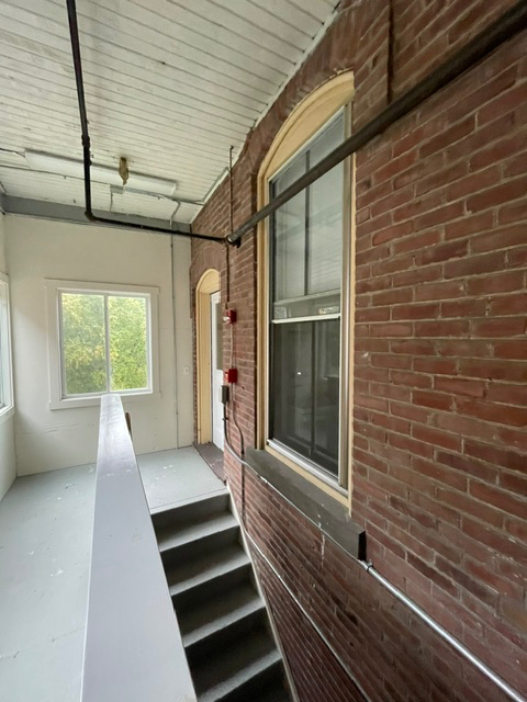 Studio apartment attached to a historic building in the Hill section of Burlington. - Photo 5