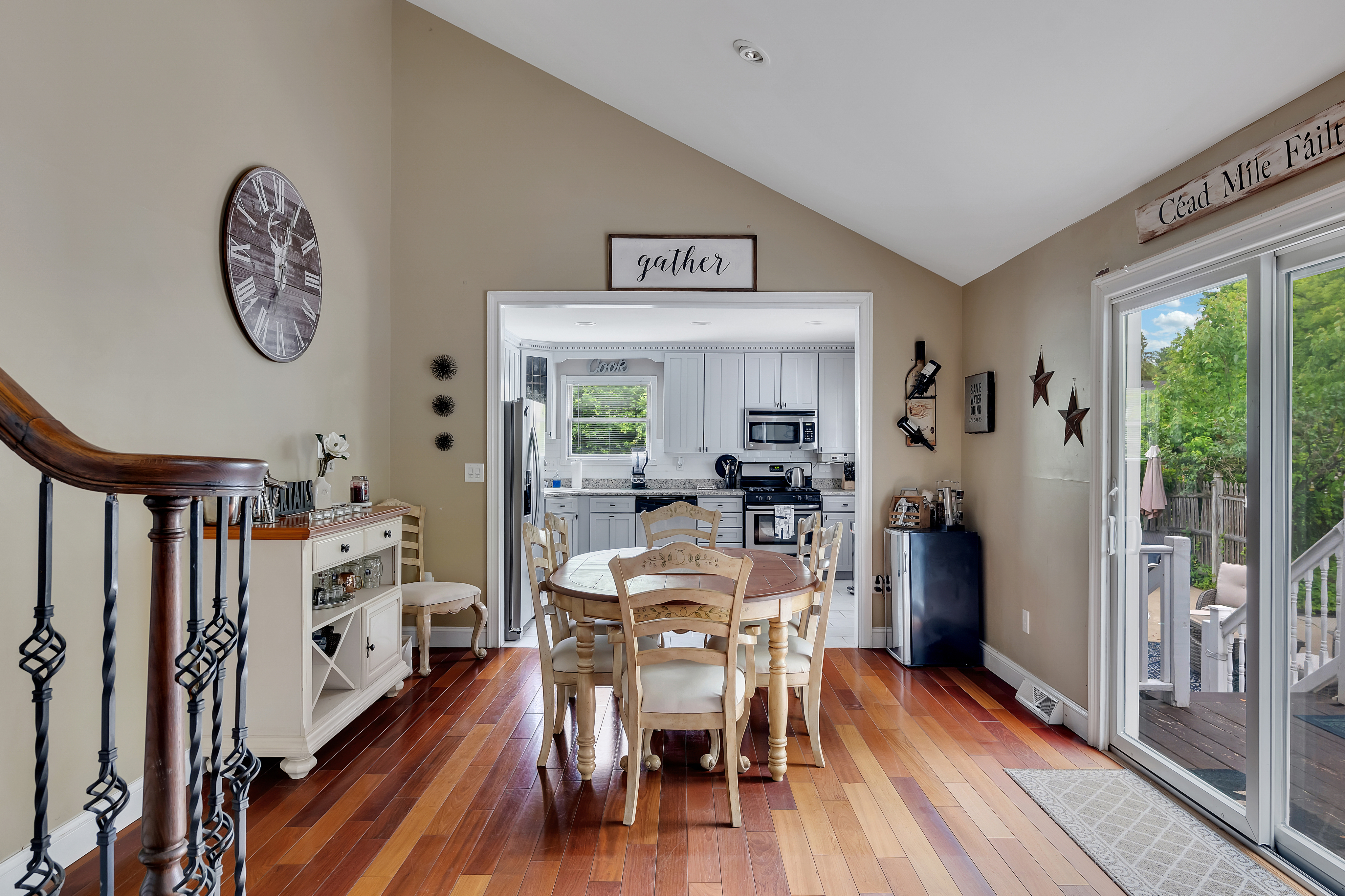 Spacious open plan home located just 5 minutes from downtown Saratoga and Main Street, access to sho - Photo 10