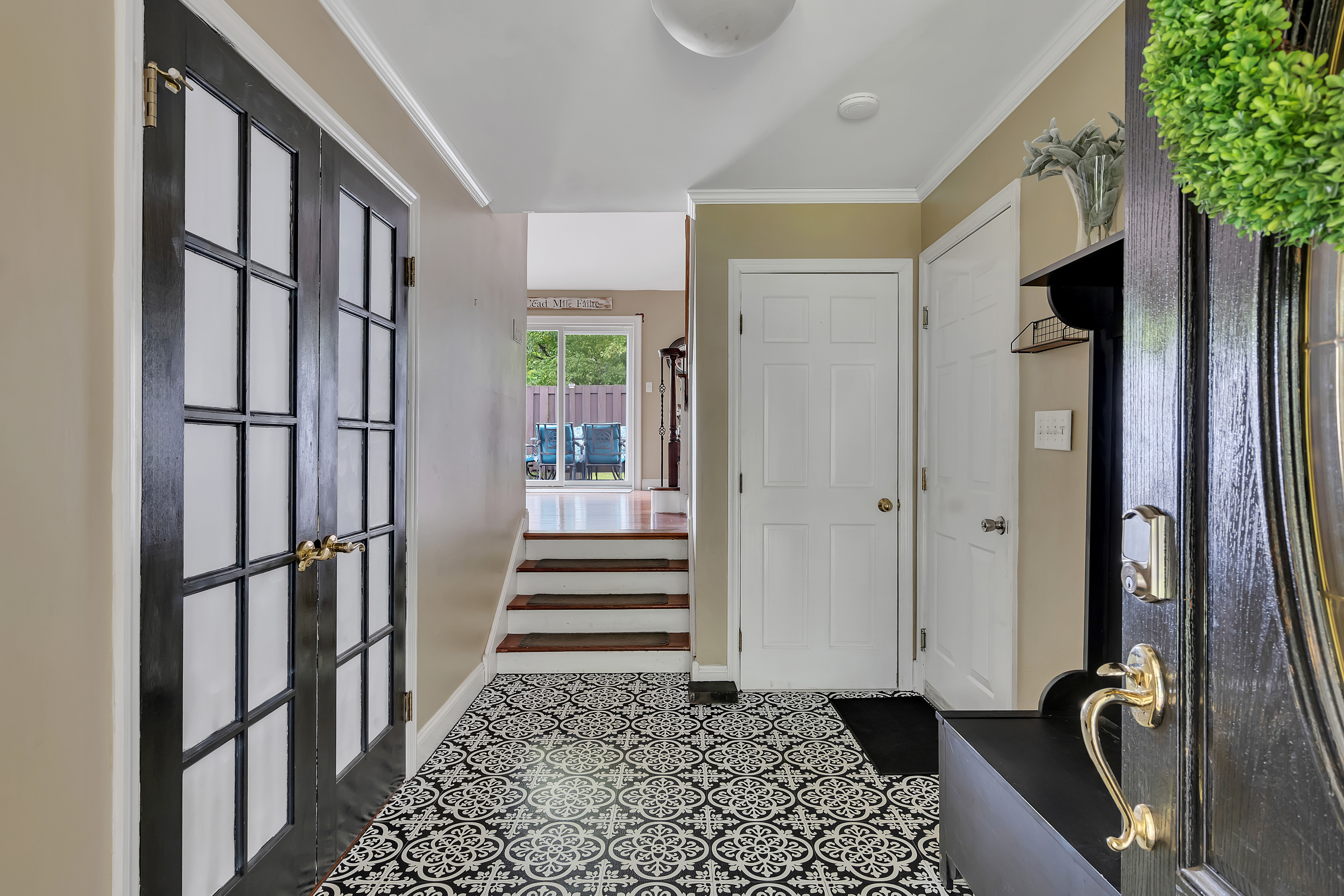 Spacious open plan home located just 5 minutes from downtown Saratoga and Main Street, access to sho - Photo 4