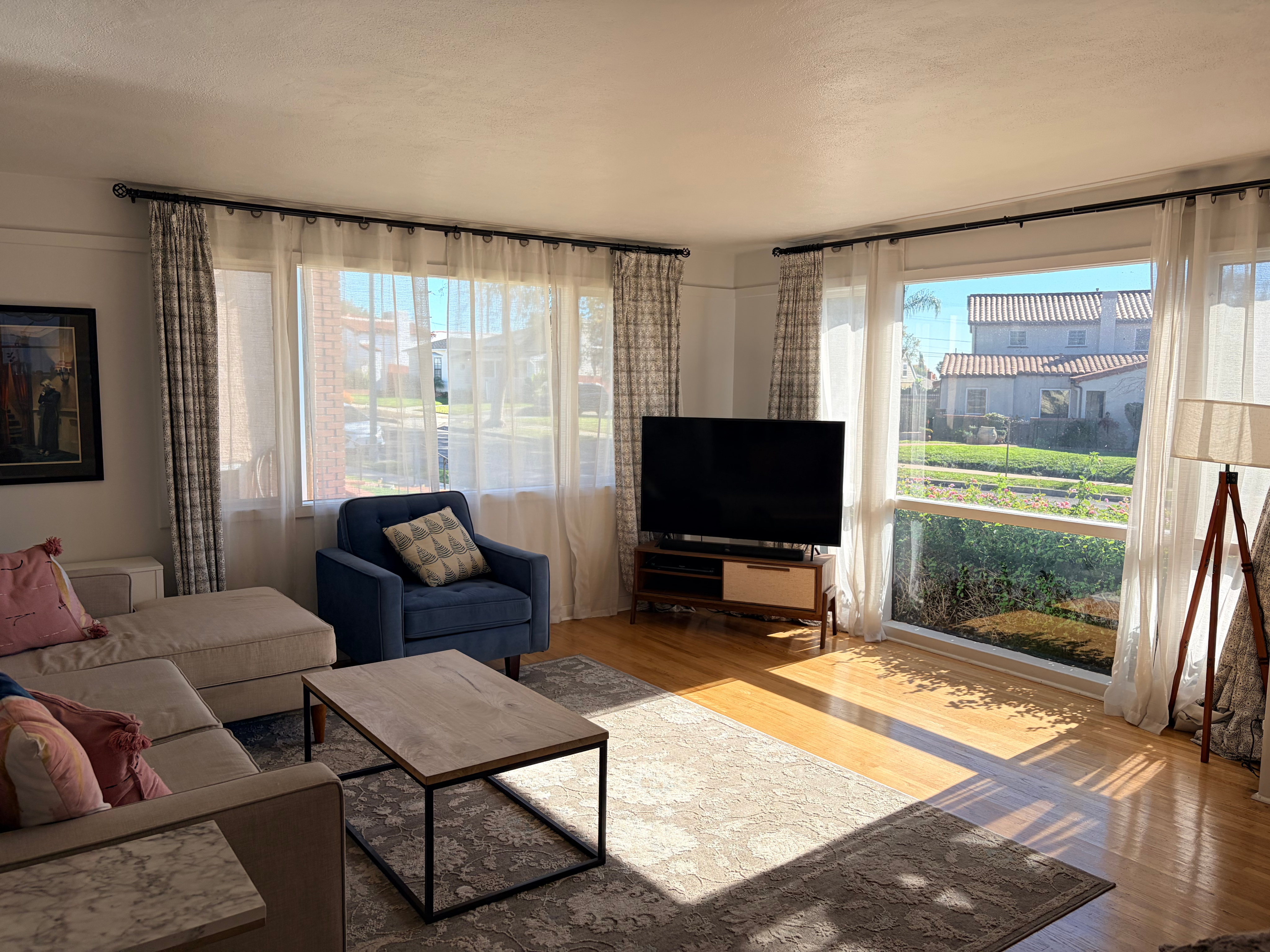 Bright and spacious home near SoFi - Photo 3
