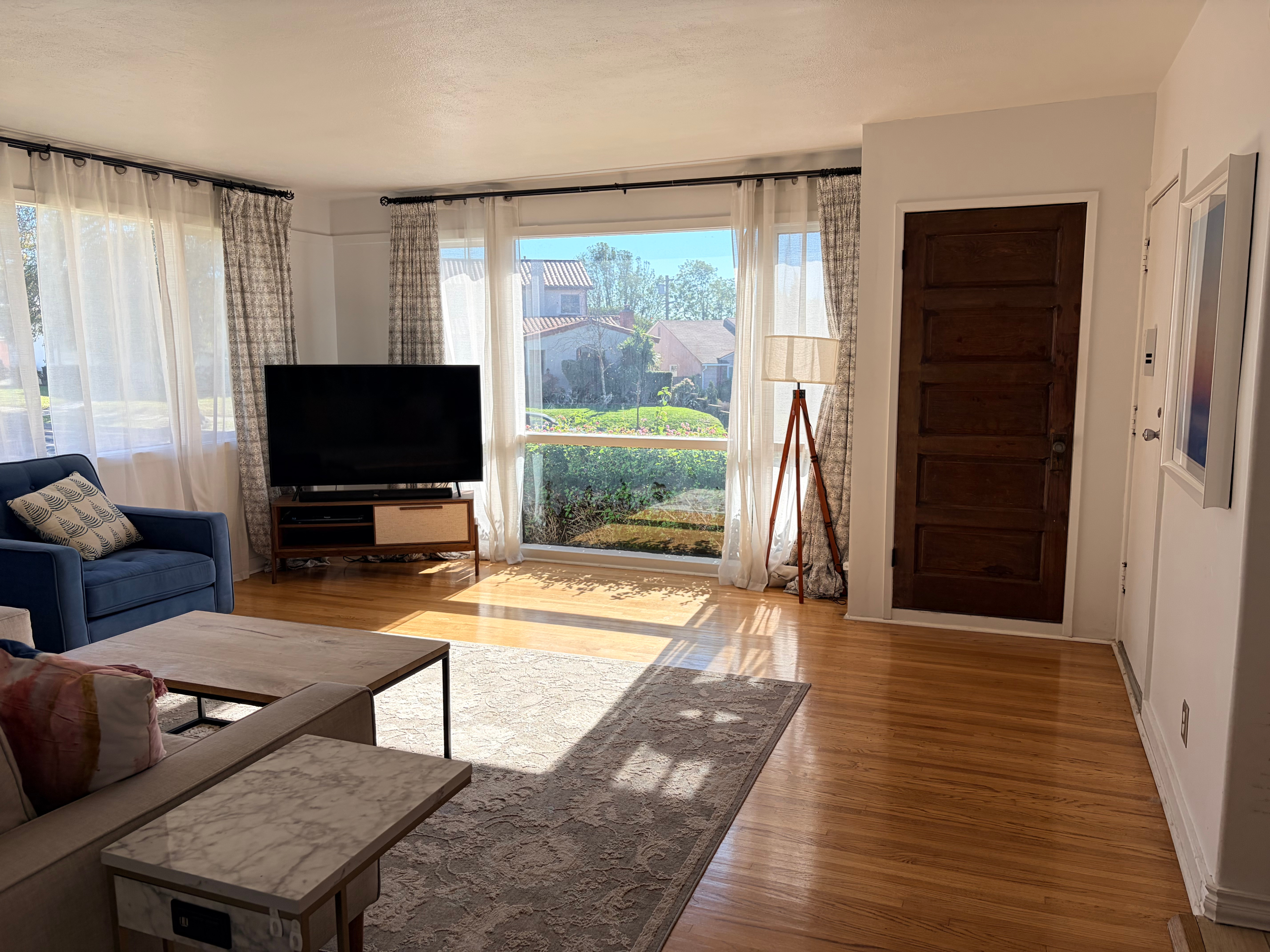 Bright and spacious home near SoFi - Photo 5