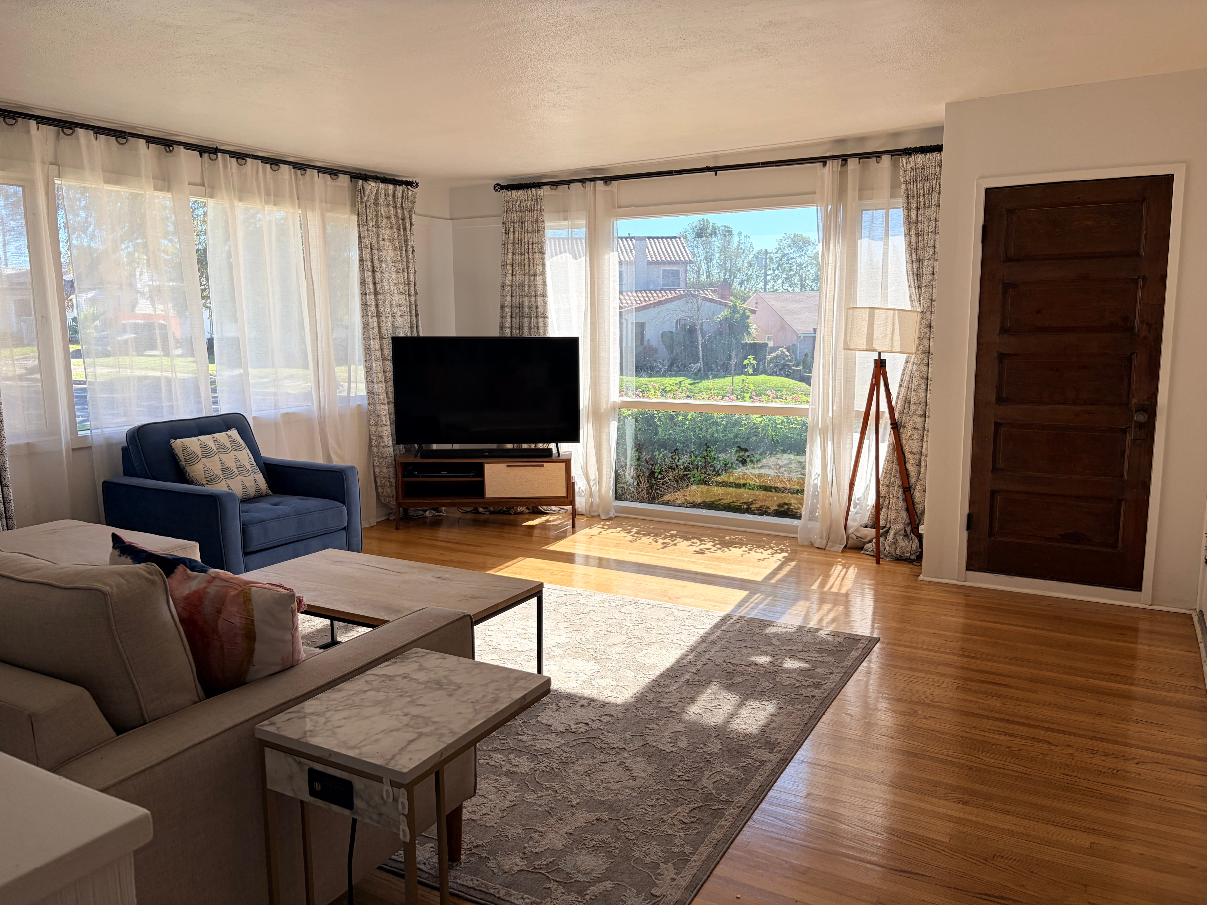 Bright and spacious home near SoFi - Photo 6