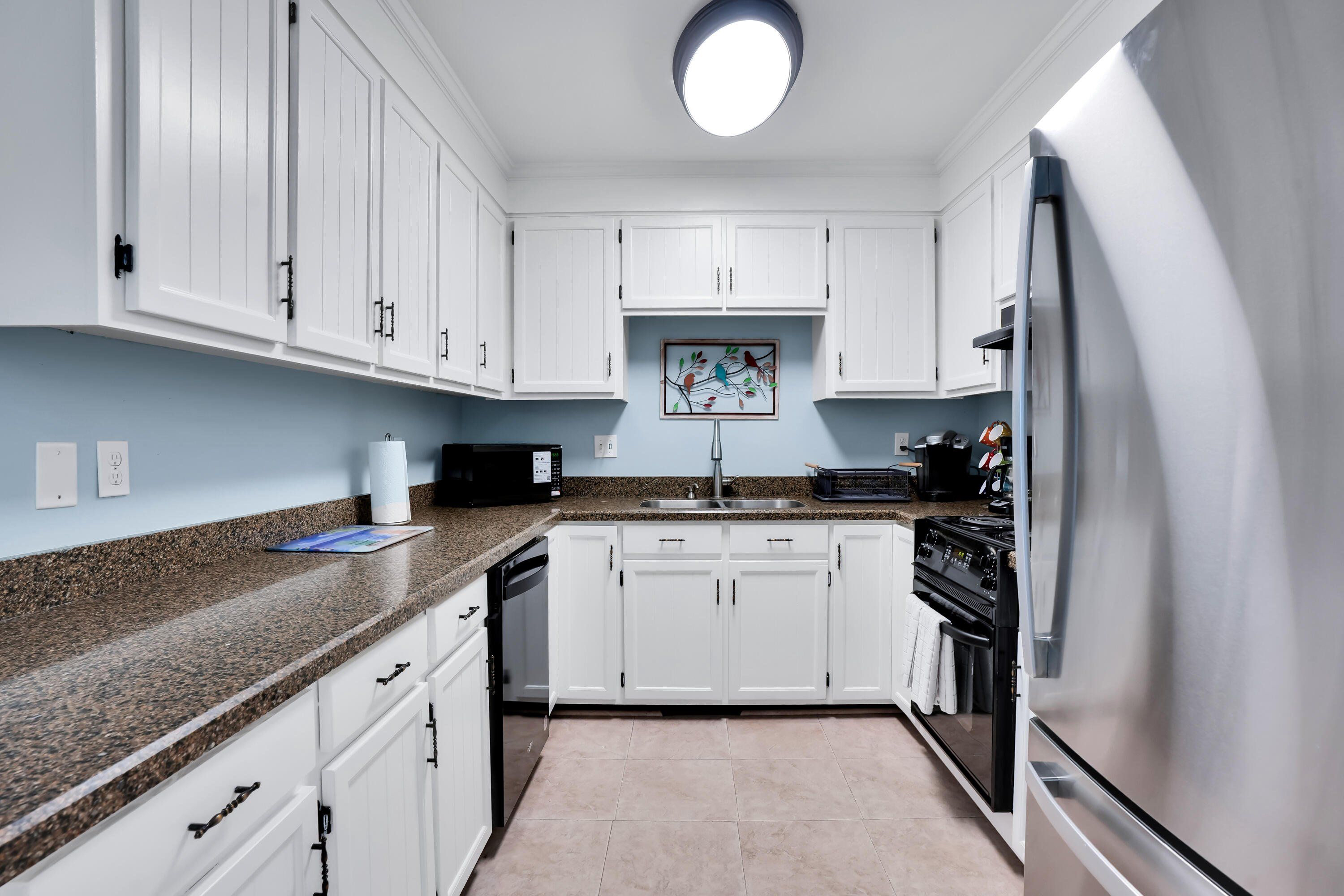 OCEAN VIEW CONDO: 3 bed, 2 bath - Photo 7