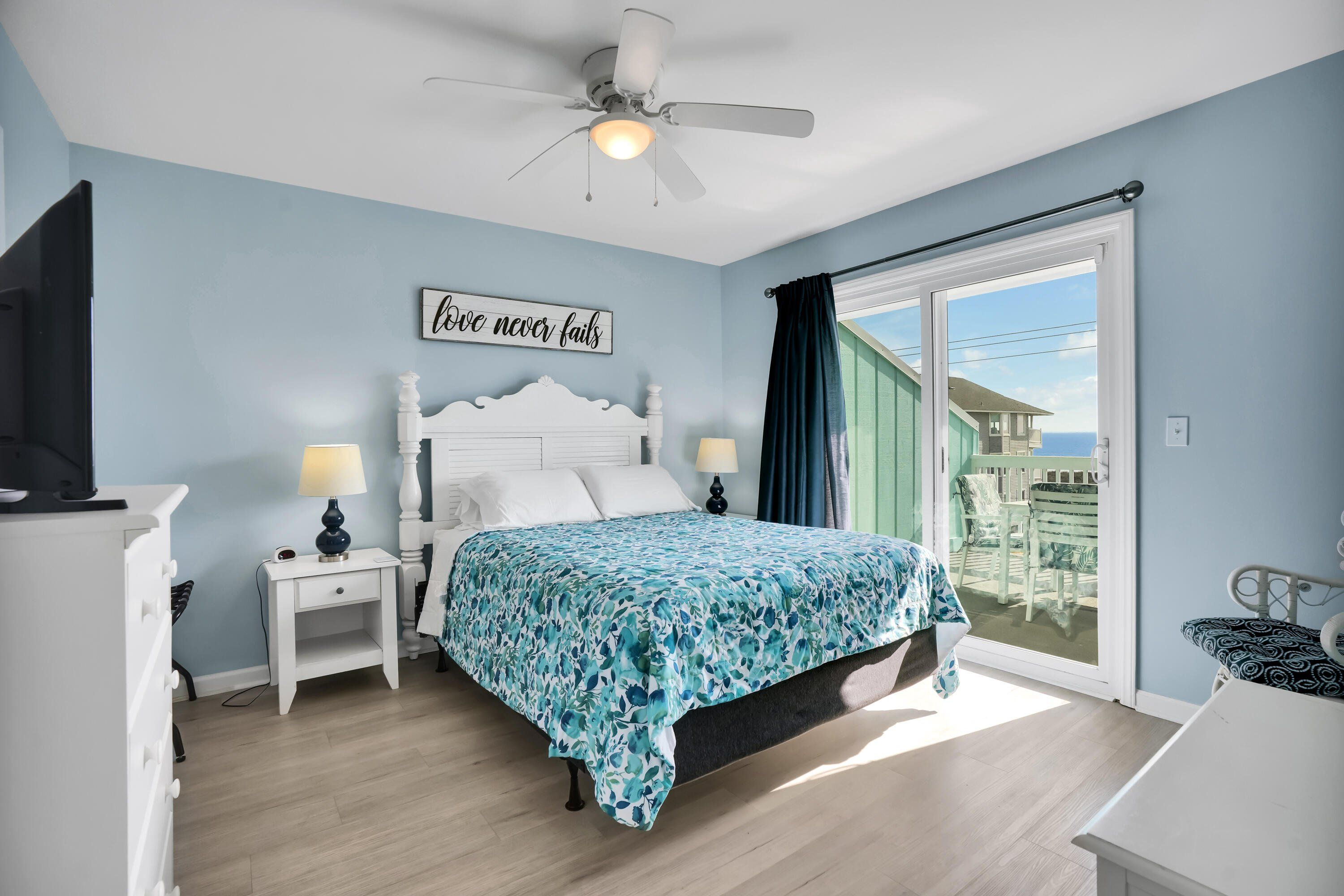 OCEAN VIEW CONDO: 3 bed, 2 bath - Photo 9