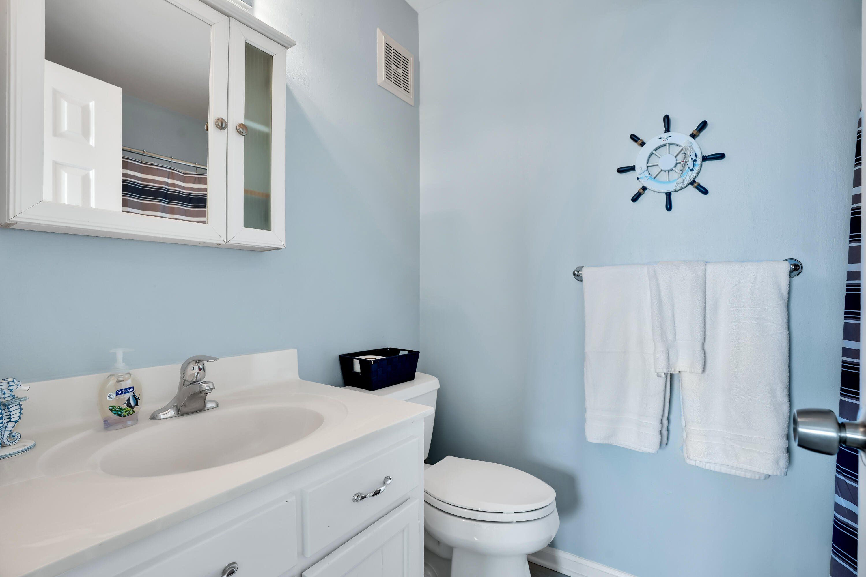 OCEAN VIEW CONDO: 3 bed, 2 bath - Photo 11