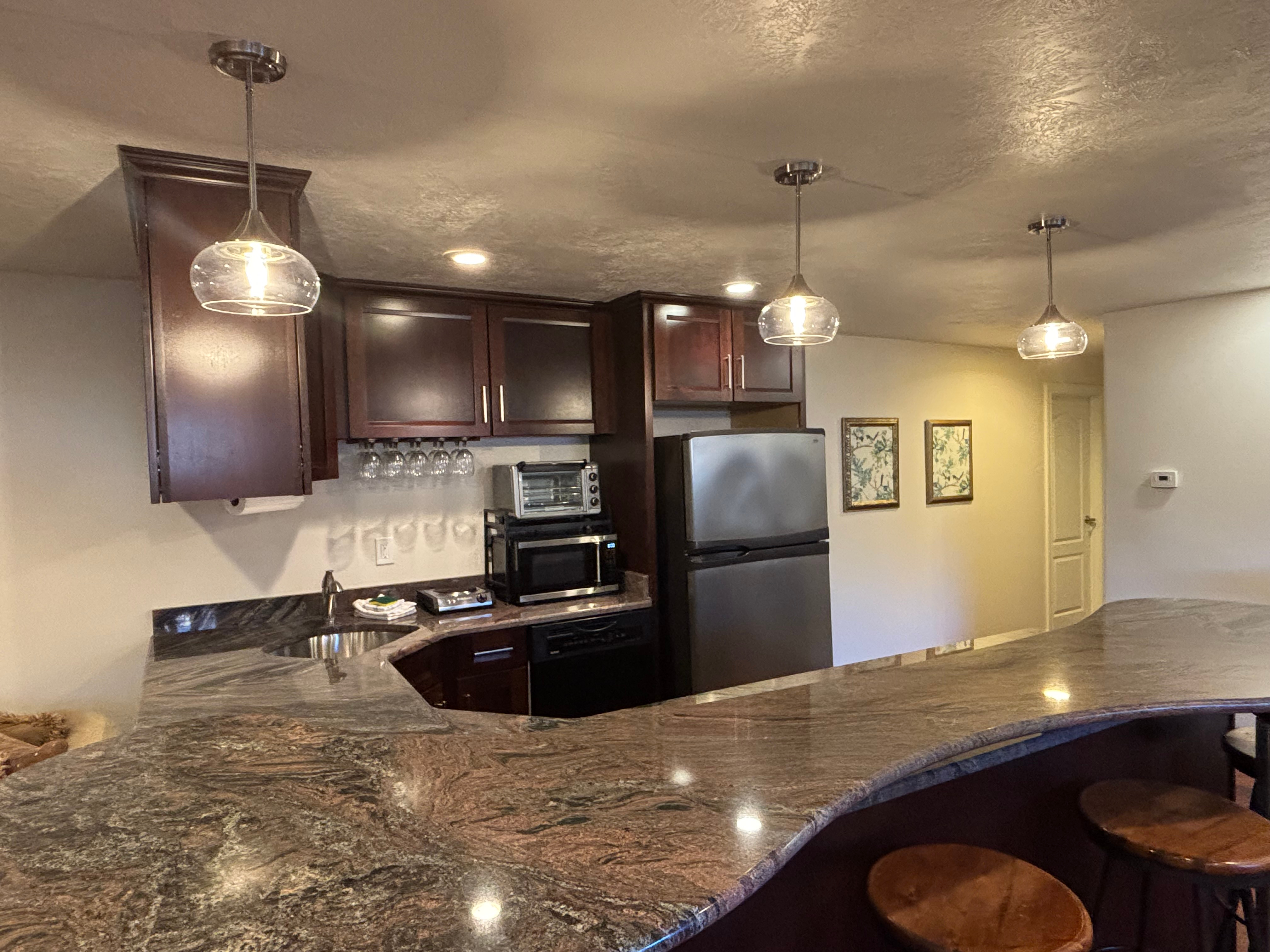 Luxurious and Cozy Fully Furnished 2 BR Retreat - Photo 1