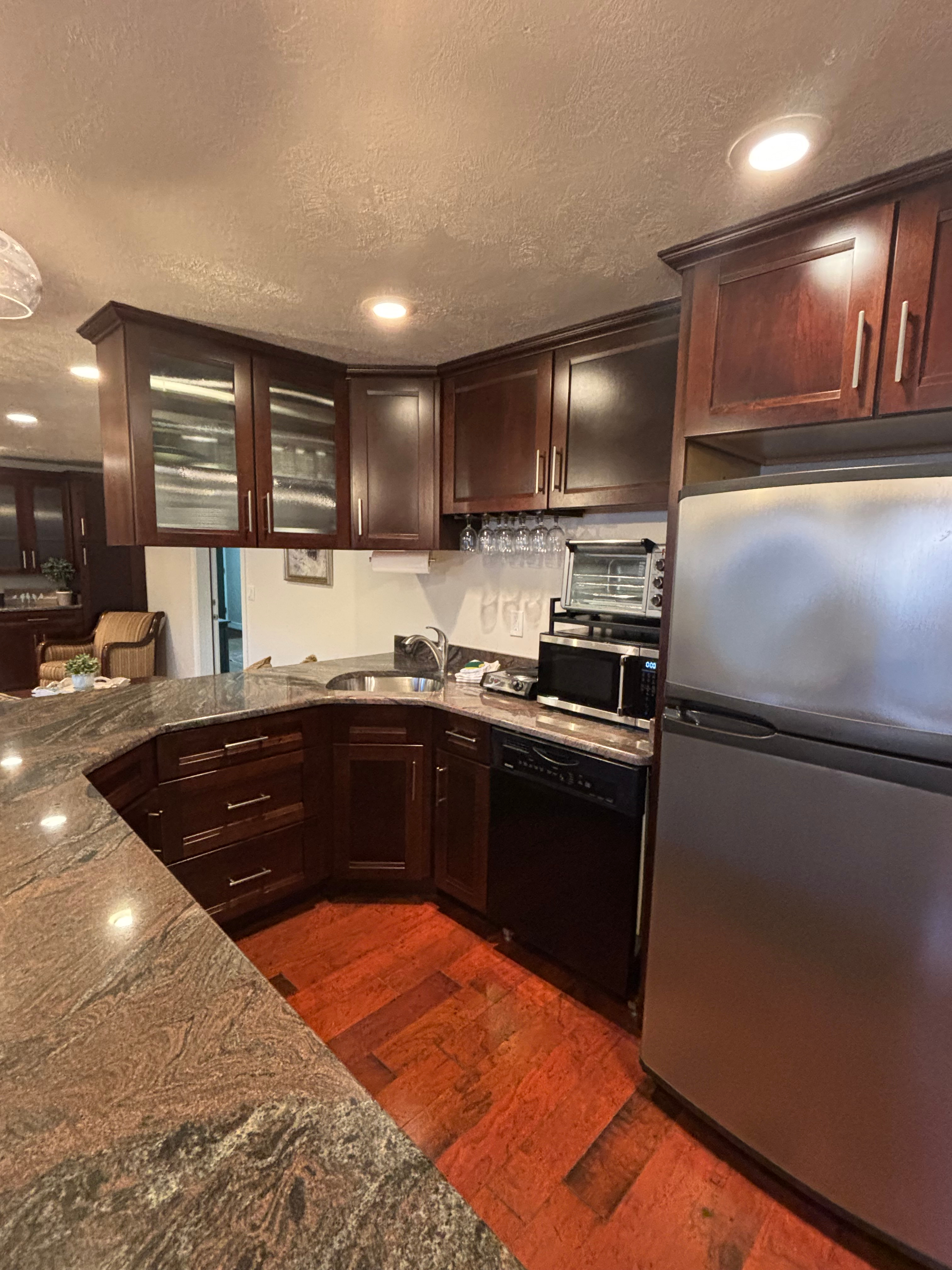 Luxurious and Cozy Fully Furnished 2 BR Retreat - Photo 2