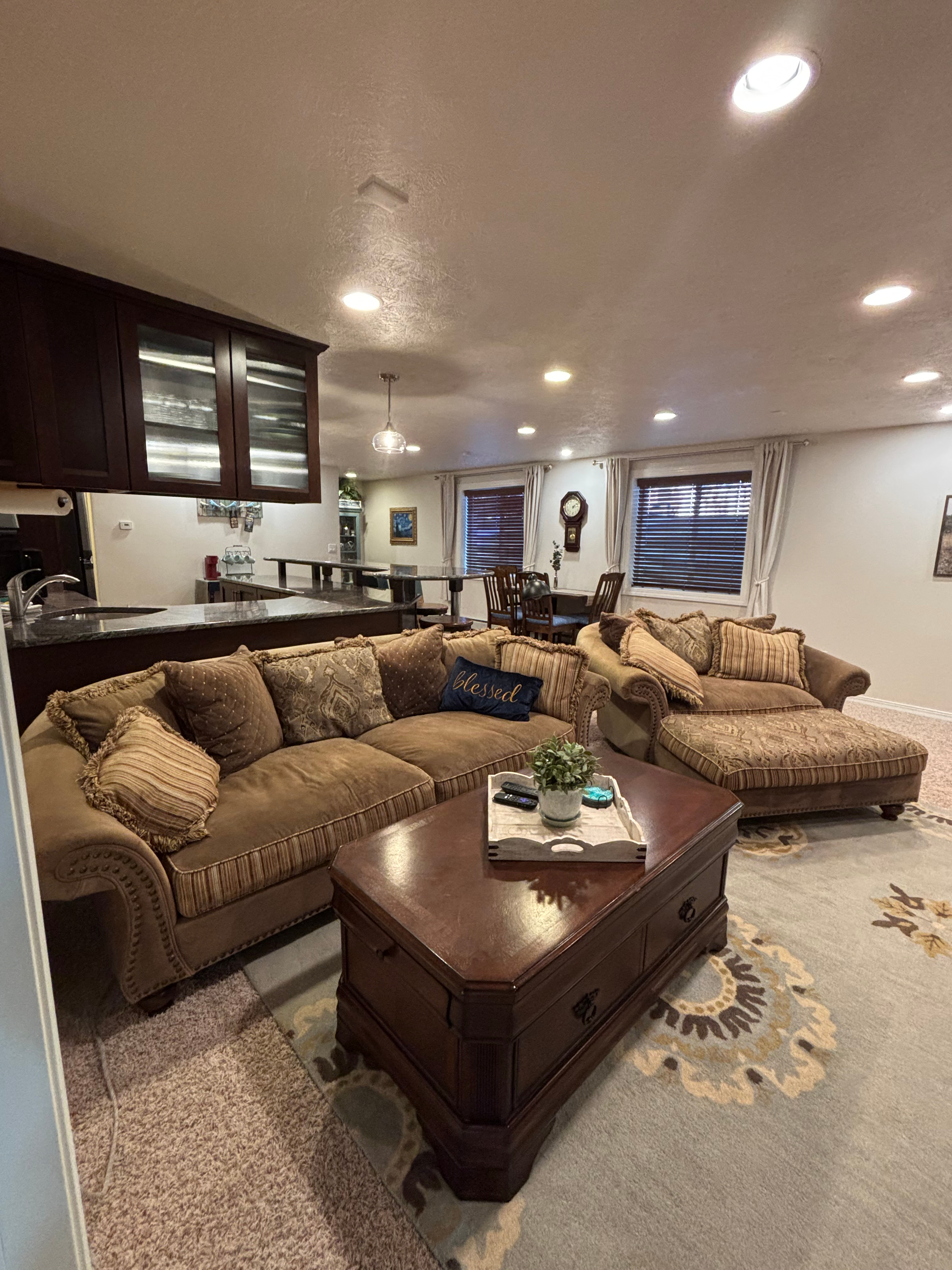 Luxurious and Cozy Fully Furnished 2 BR Retreat - Photo 4