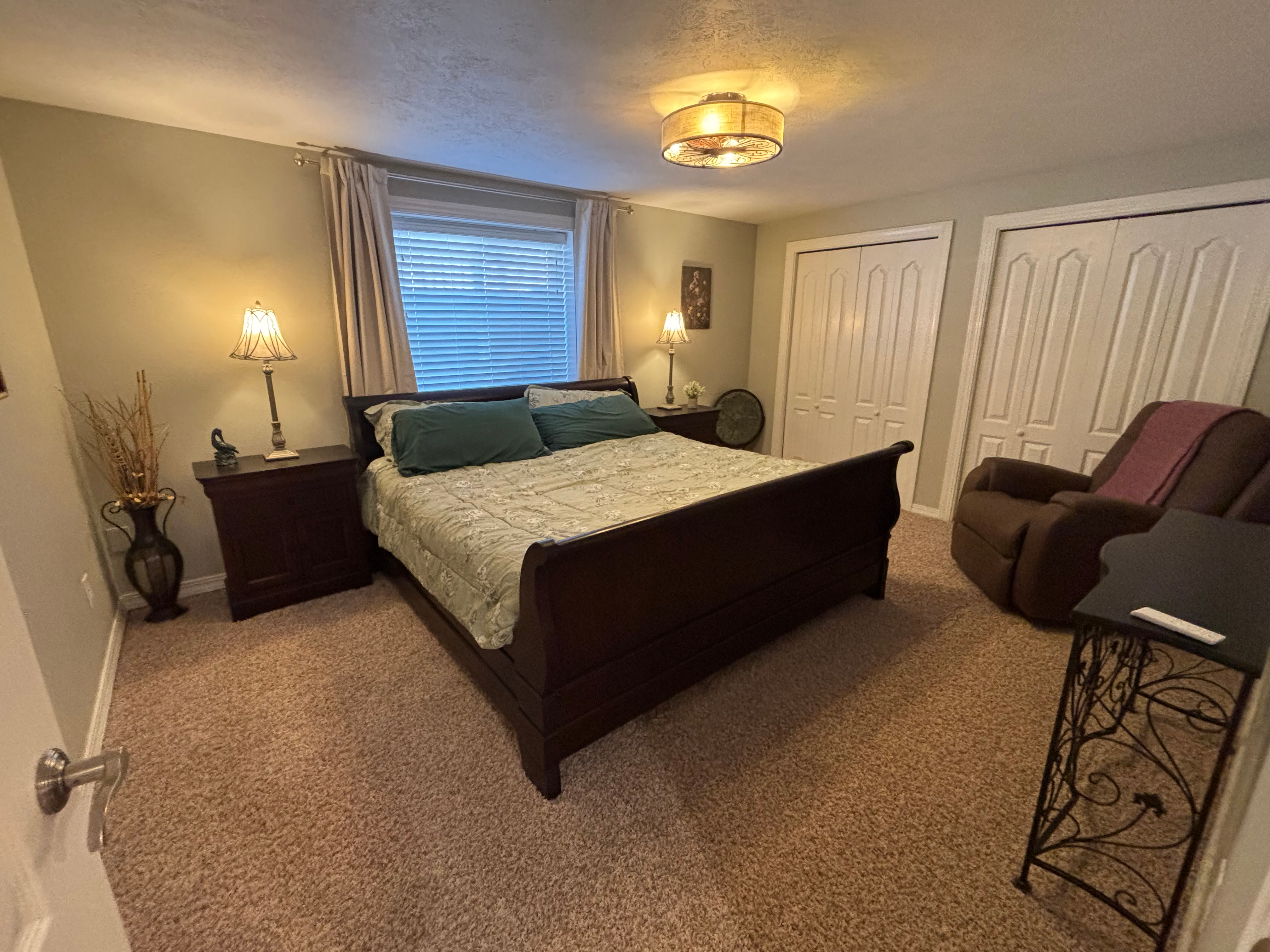 Luxurious and Cozy Fully Furnished 2 BR Retreat - Photo 6
