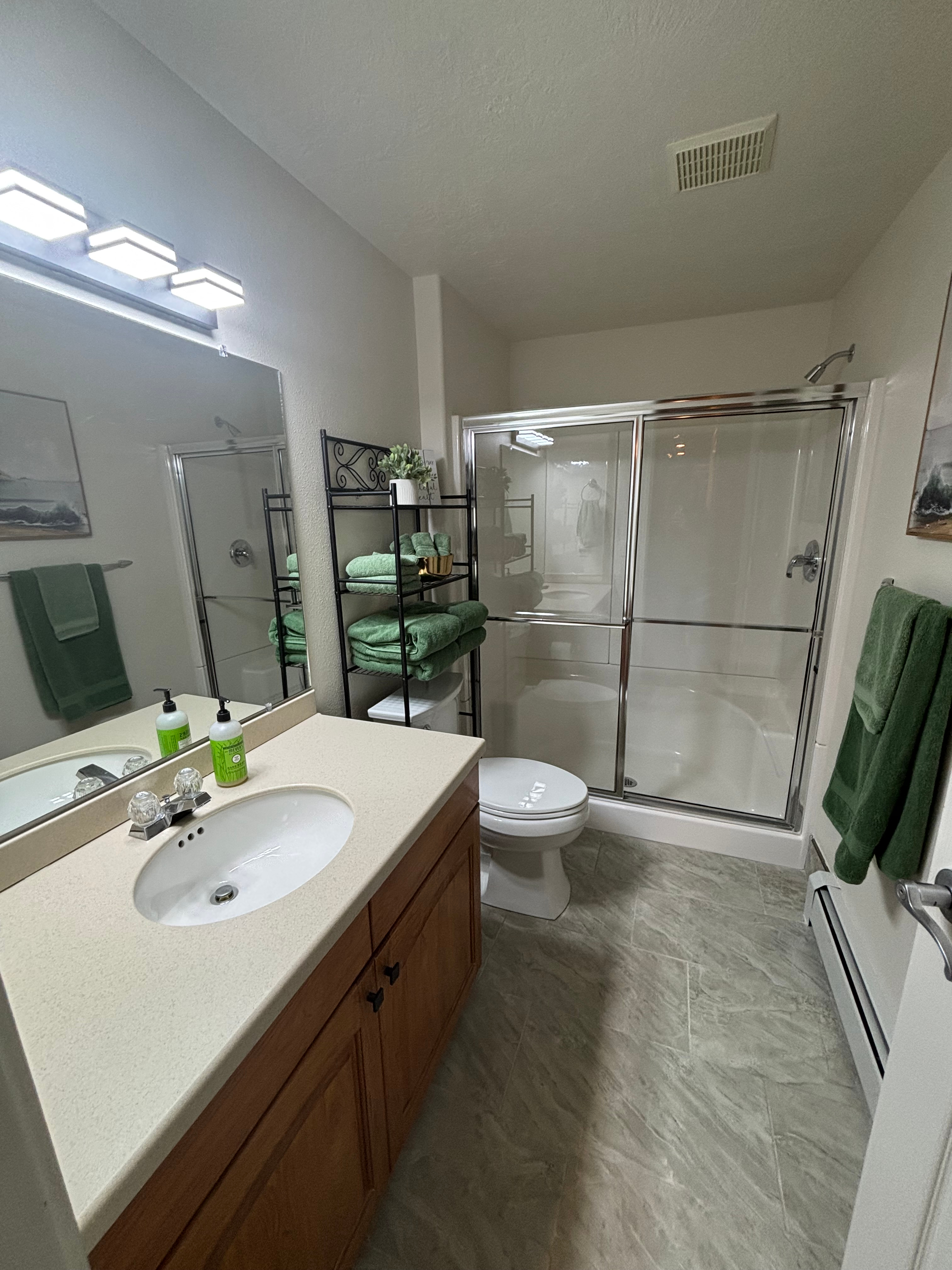 Luxurious and Cozy Fully Furnished 2 BR Retreat - Photo 8