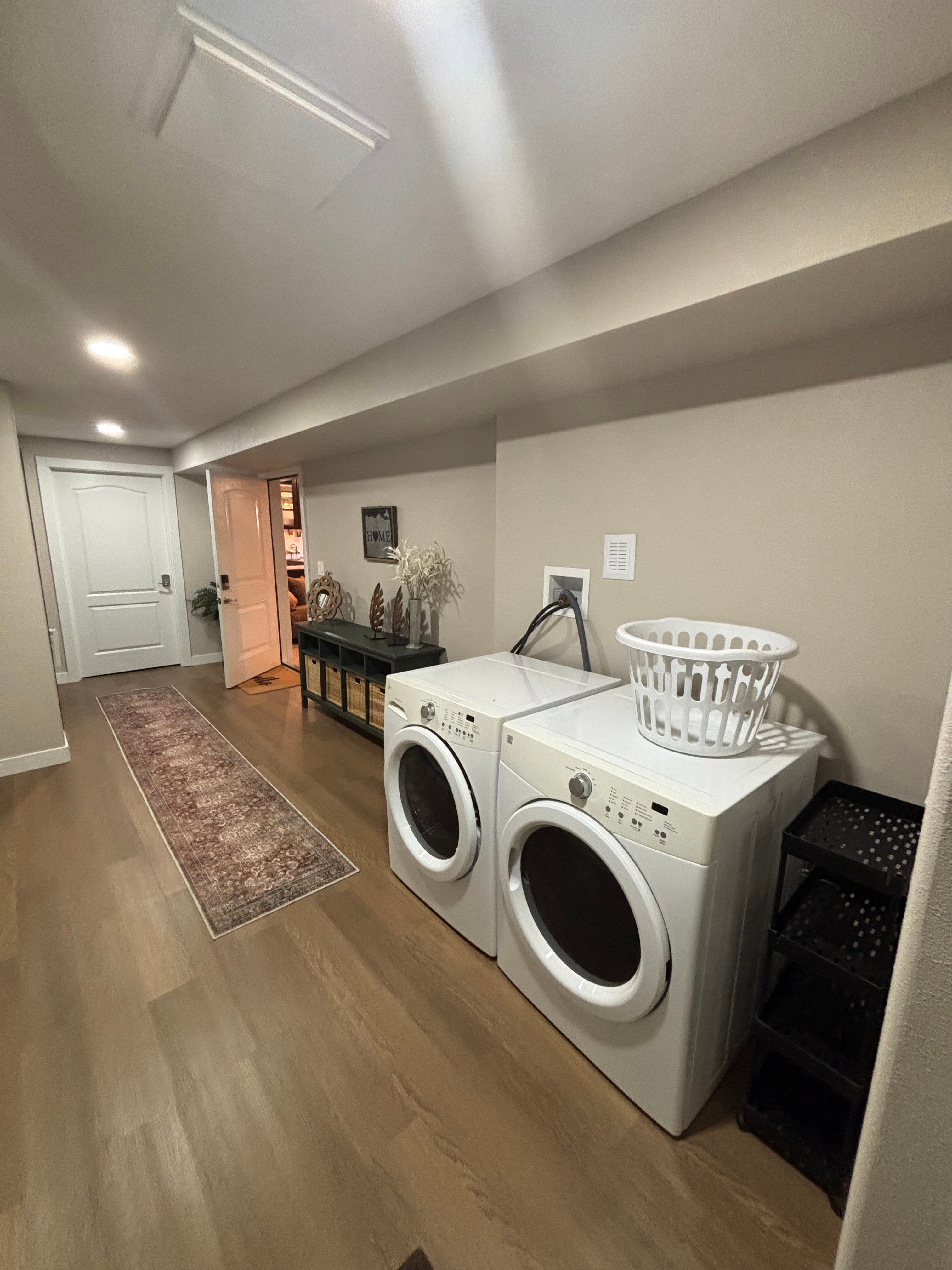 Luxurious and Cozy Fully Furnished 2 BR Retreat - Photo 9