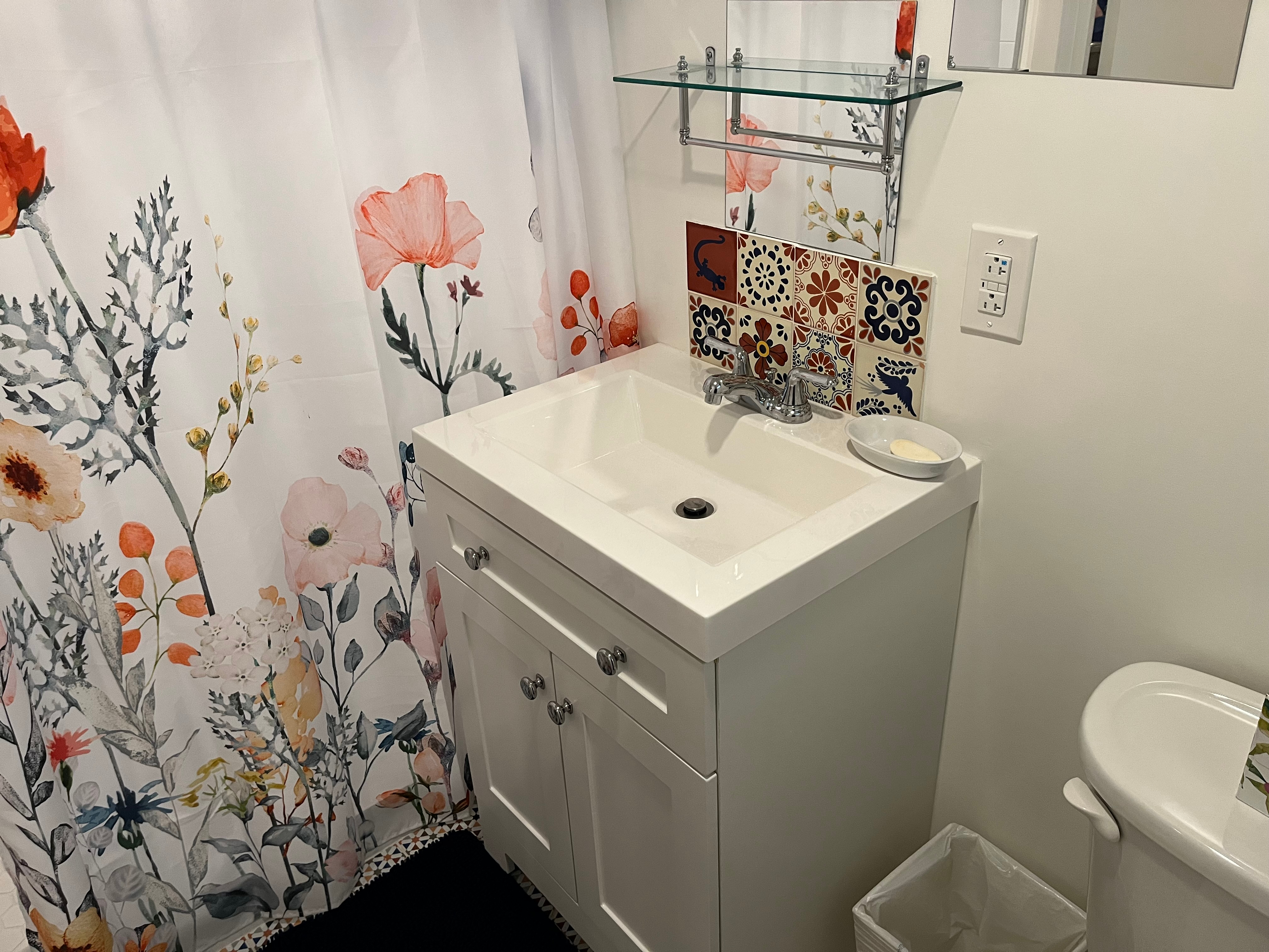 Quiet apartment in safe and pretty neighborhood, 12 min walk from Friendship Heights Red Line metro - Photo 5