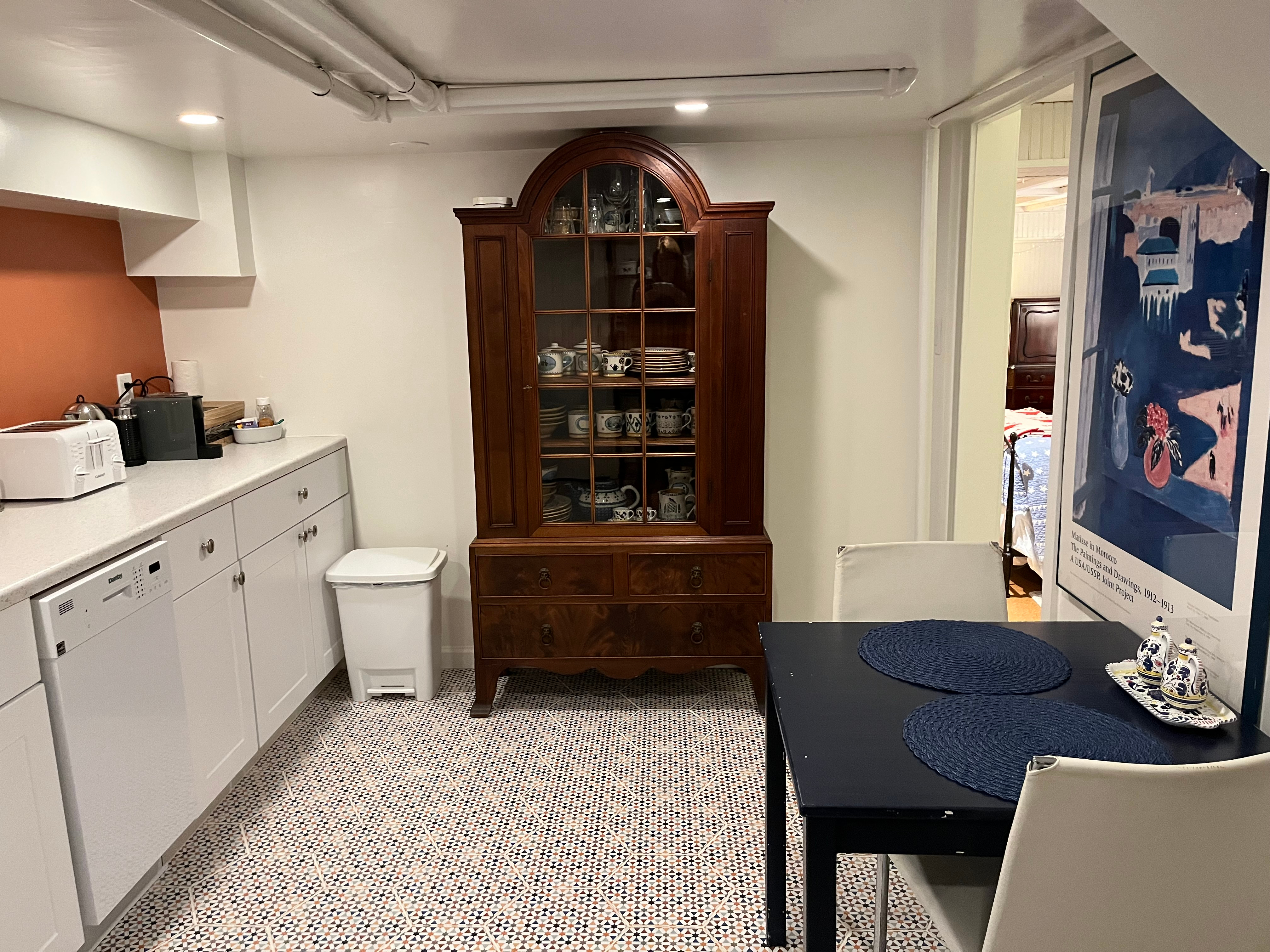 Quiet apartment in safe and pretty neighborhood, 12 min walk from Friendship Heights Red Line metro - Photo 8