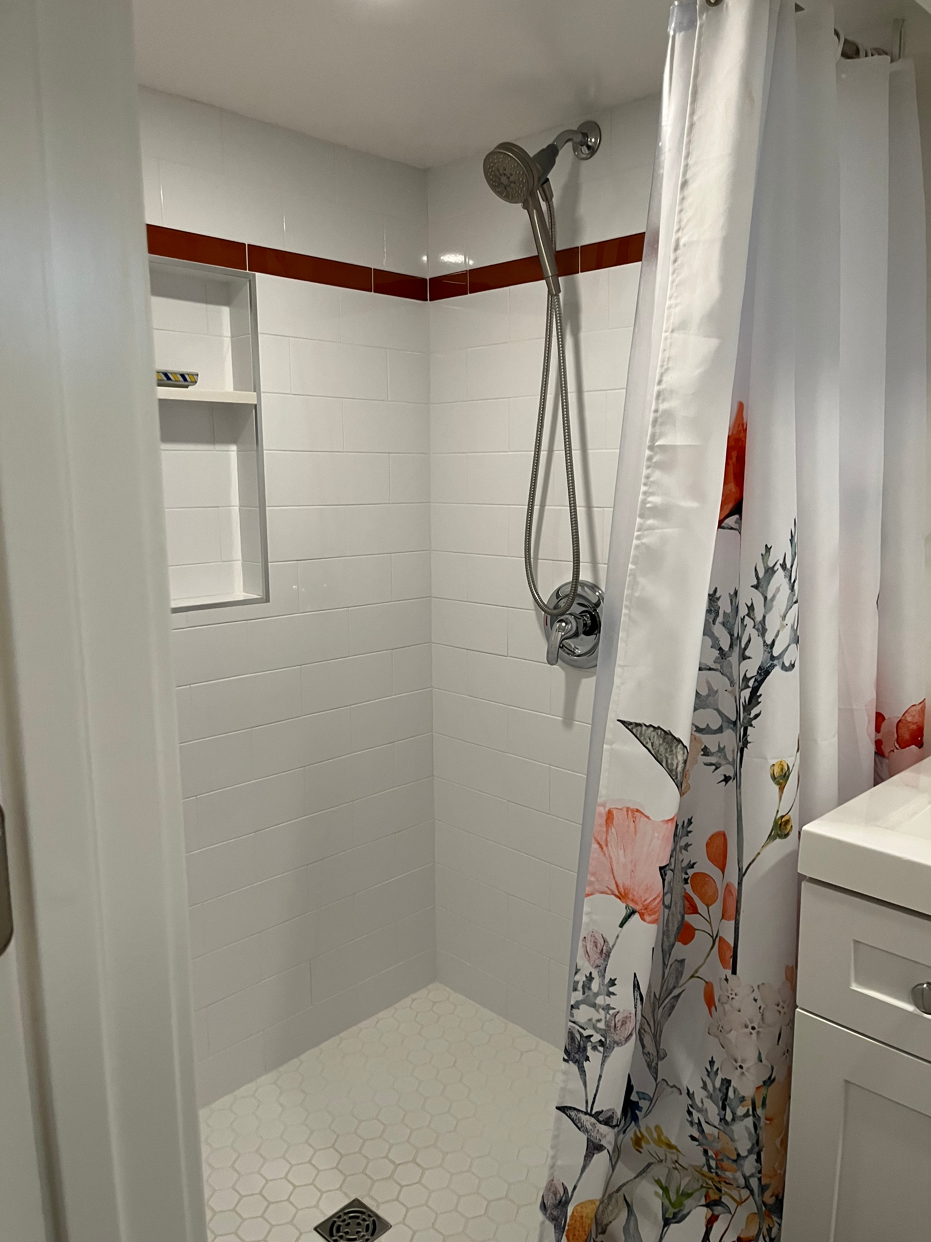 Quiet apartment in safe and pretty neighborhood, 12 min walk from Friendship Heights Red Line metro - Photo 2