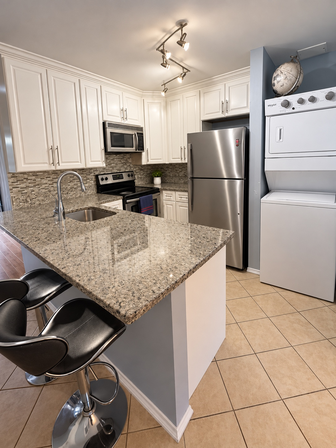 Furnished DC 2BR/2.5BA | Private Parking, Wi-Fi & Laundry - Photo 6