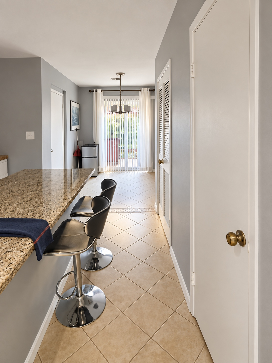 Furnished DC 2BR/2.5BA | Private Parking, Wi-Fi & Laundry - Photo 5