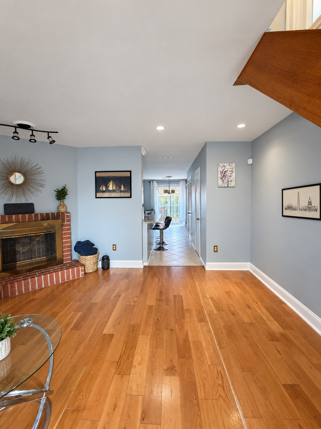Furnished DC 2BR/2.5BA | Private Parking, Wi-Fi & Laundry - Photo 4