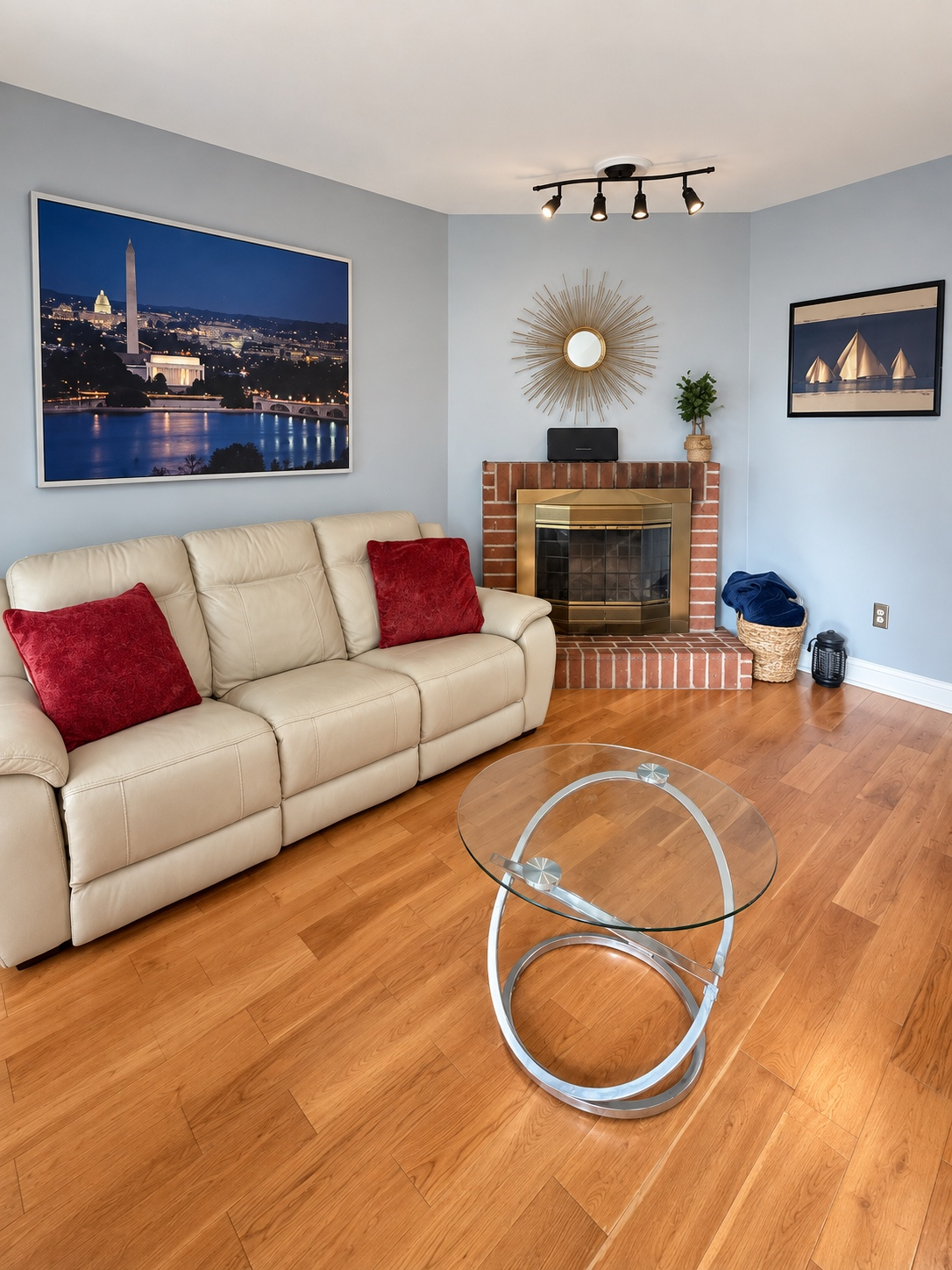 Furnished DC 2BR/2.5BA | Private Parking, Wi-Fi & Laundry - Photo 3