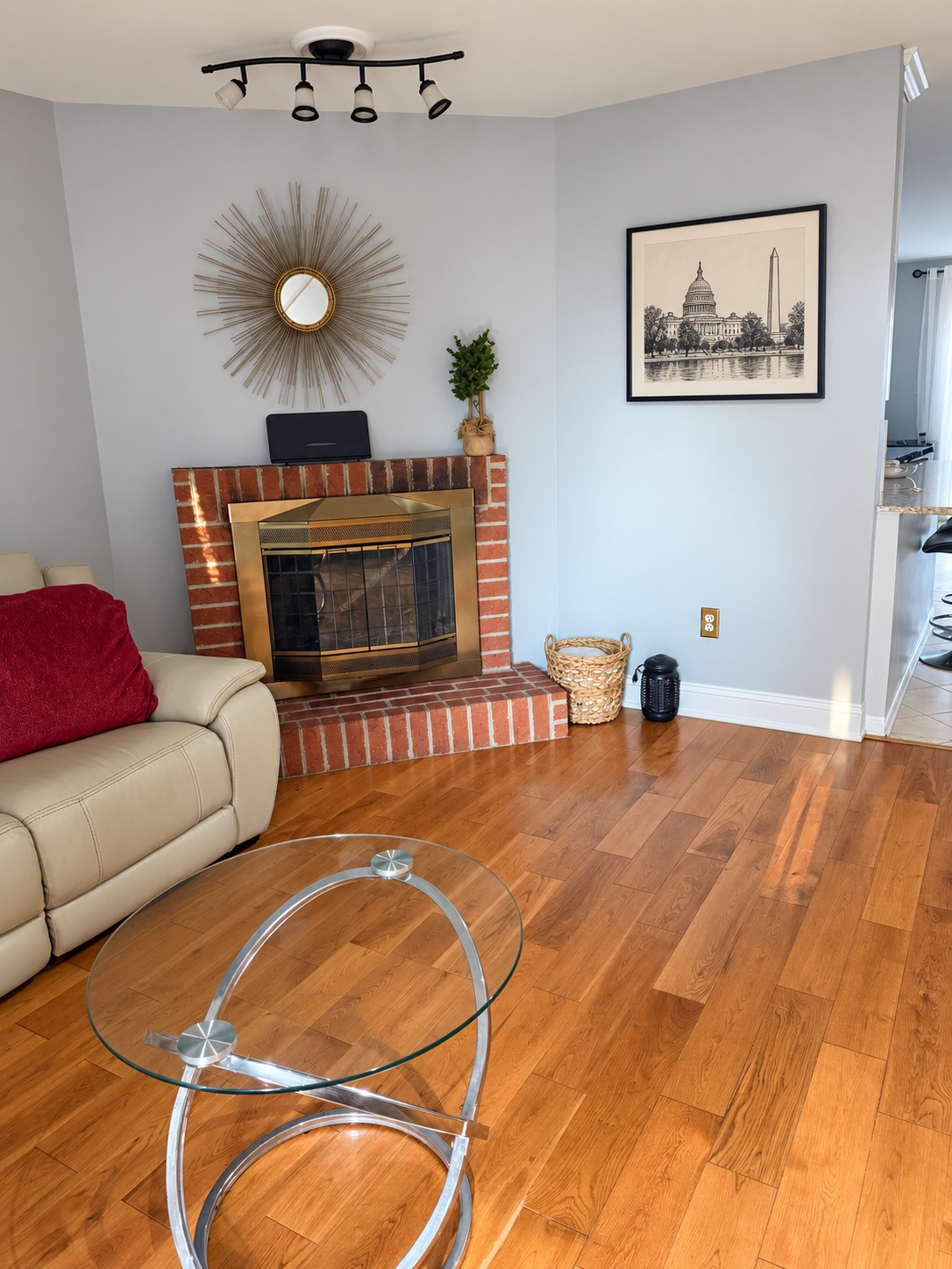 Furnished DC 2BR/2.5BA | Private Parking, Wi-Fi & Laundry - Photo 2