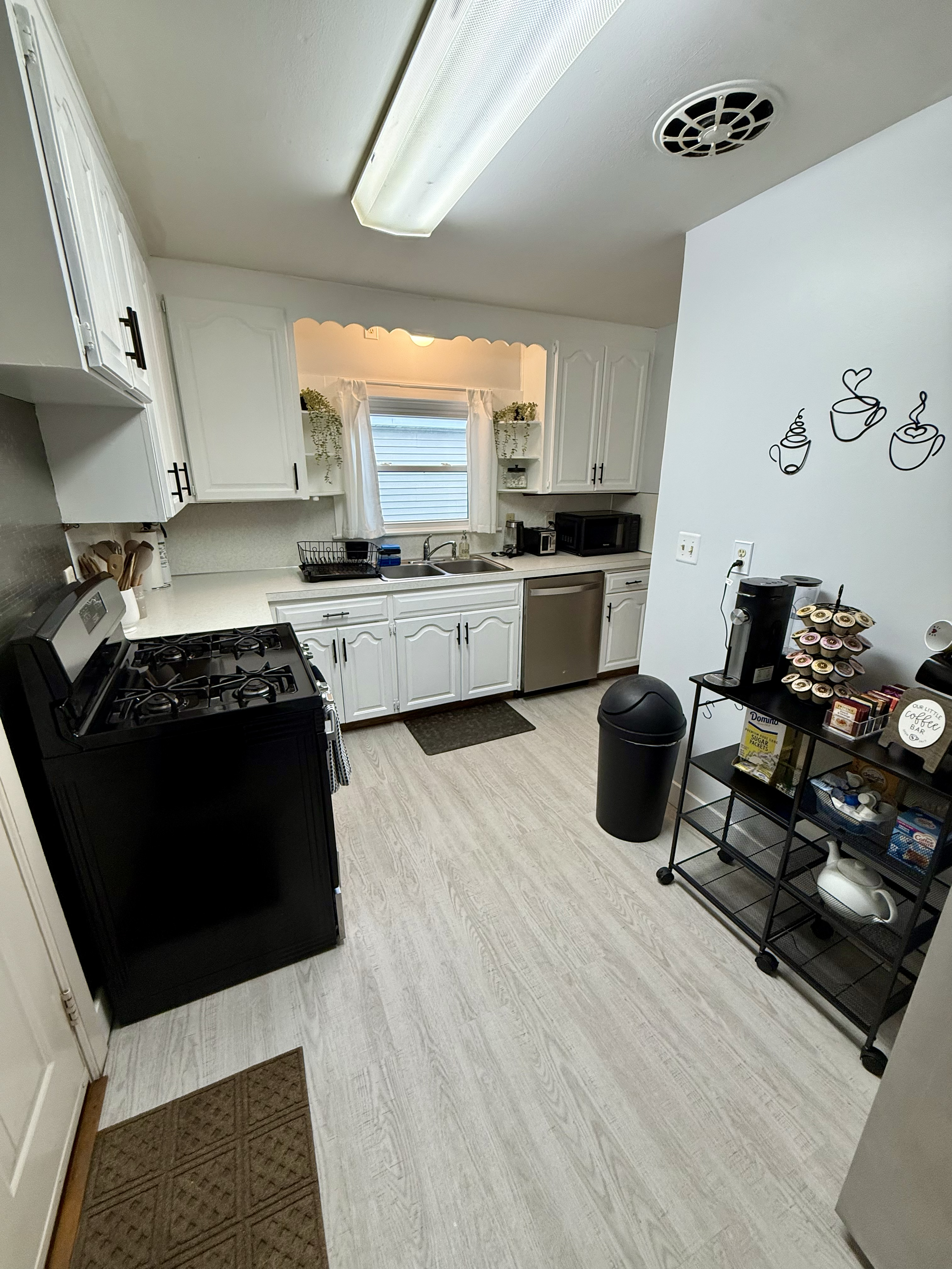 Cozy Suburban Home - 15 min to Downtown Syracuse - Photo 4