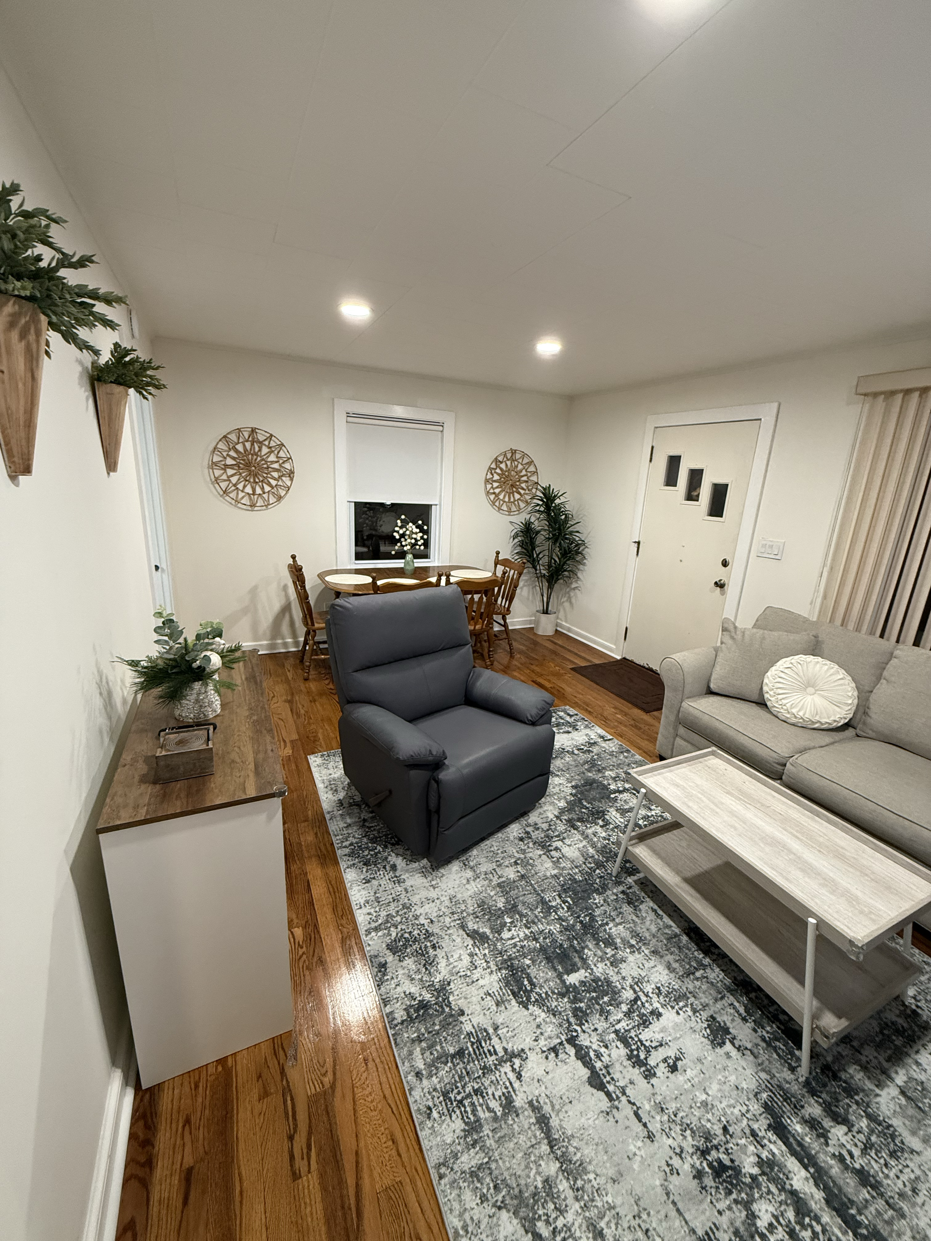 Cozy Suburban Home - 15 min to Downtown Syracuse - Photo 2