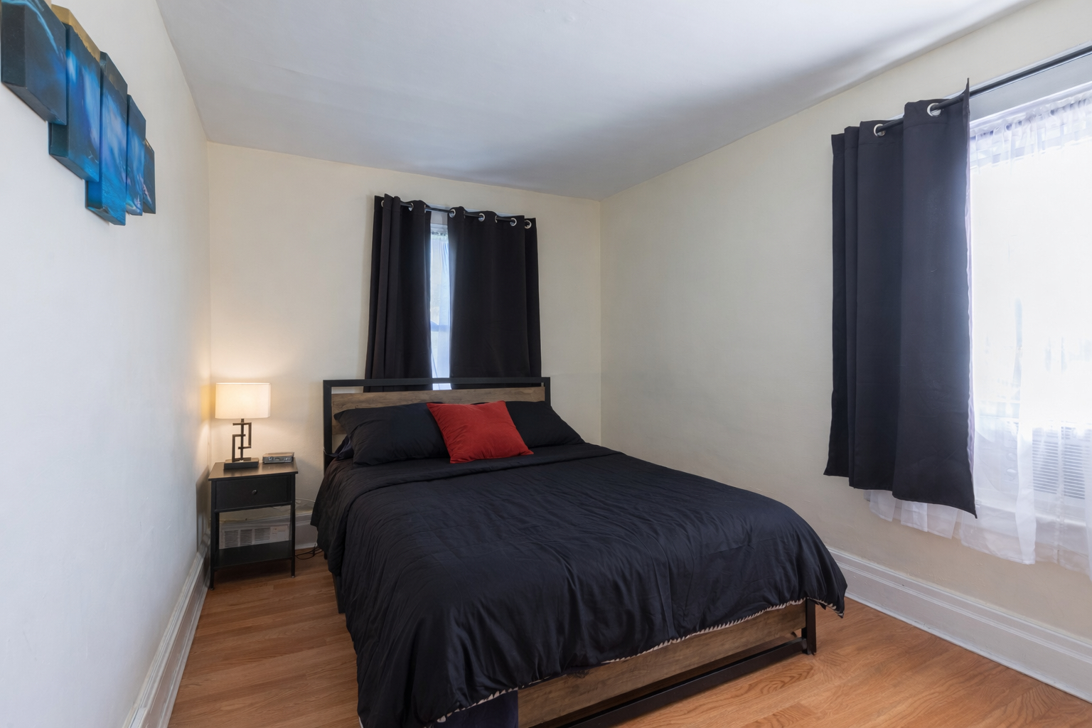 Furnished 3BR Home Near Niagara Falls - Ideal for Professionals - Photo 1