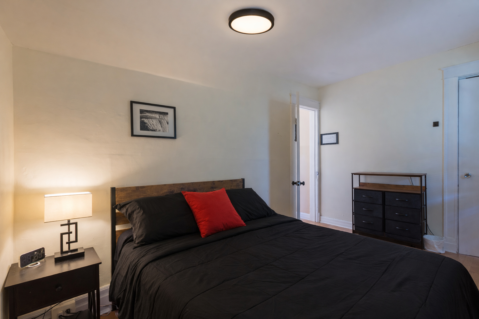 Furnished 3BR Home Near Niagara Falls - Ideal for Professionals - Photo 8