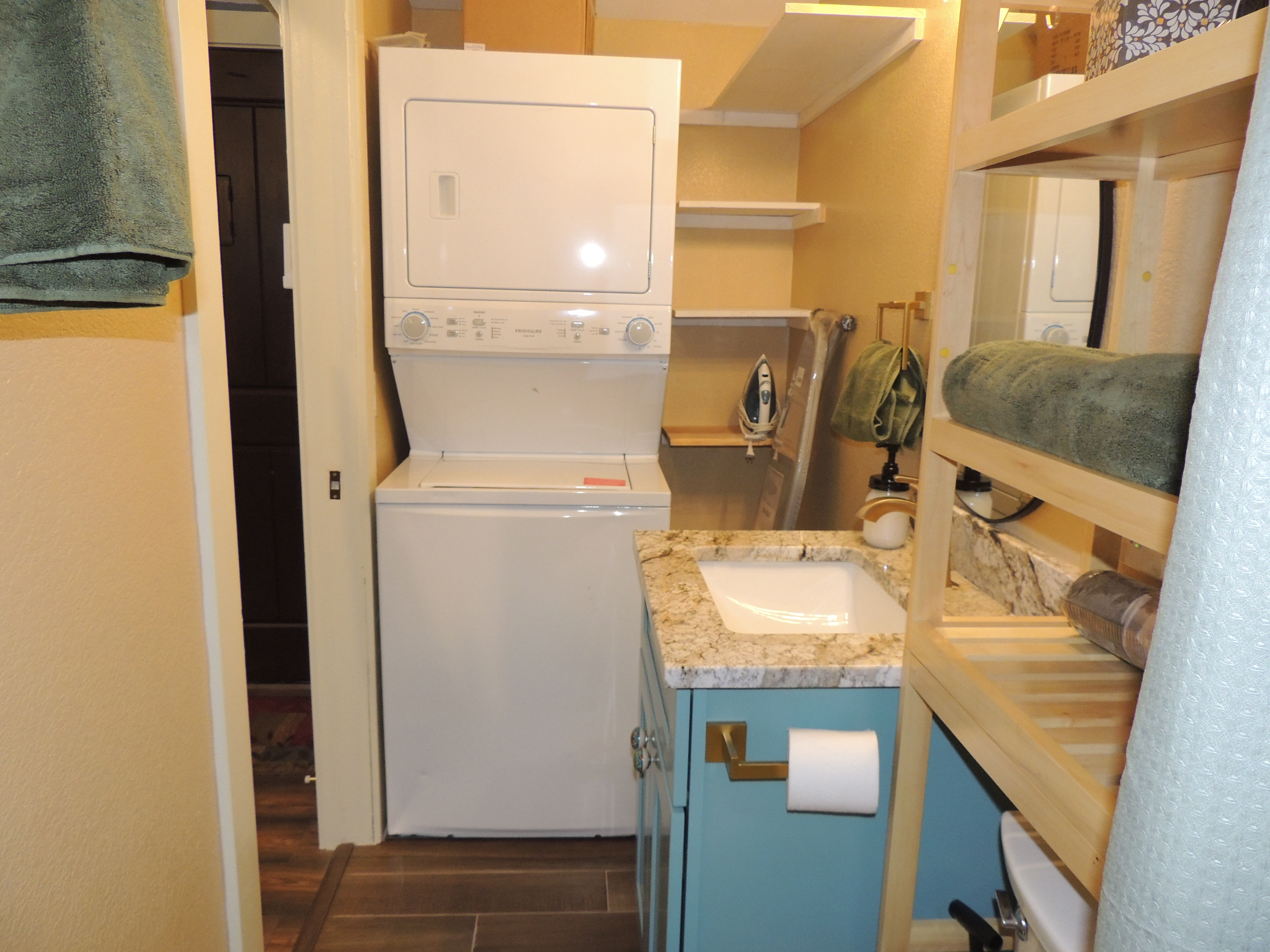 Quiet & Private Studio ADU | In-Unit W/D & Fully Stocked Kitchen - Photo 12