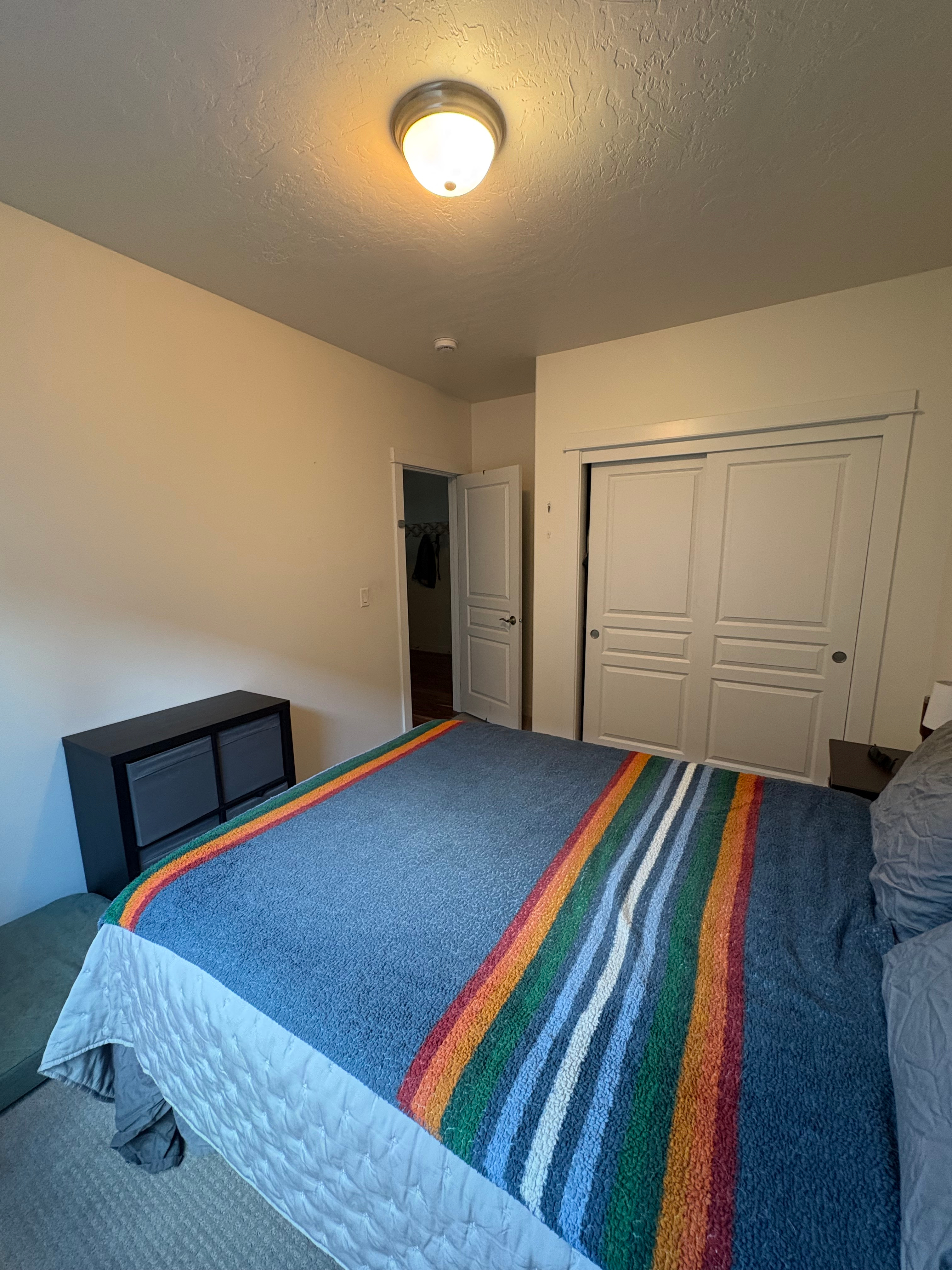 Cozy Room in a Quiet House and Friendly Neighborhood - Photo 3