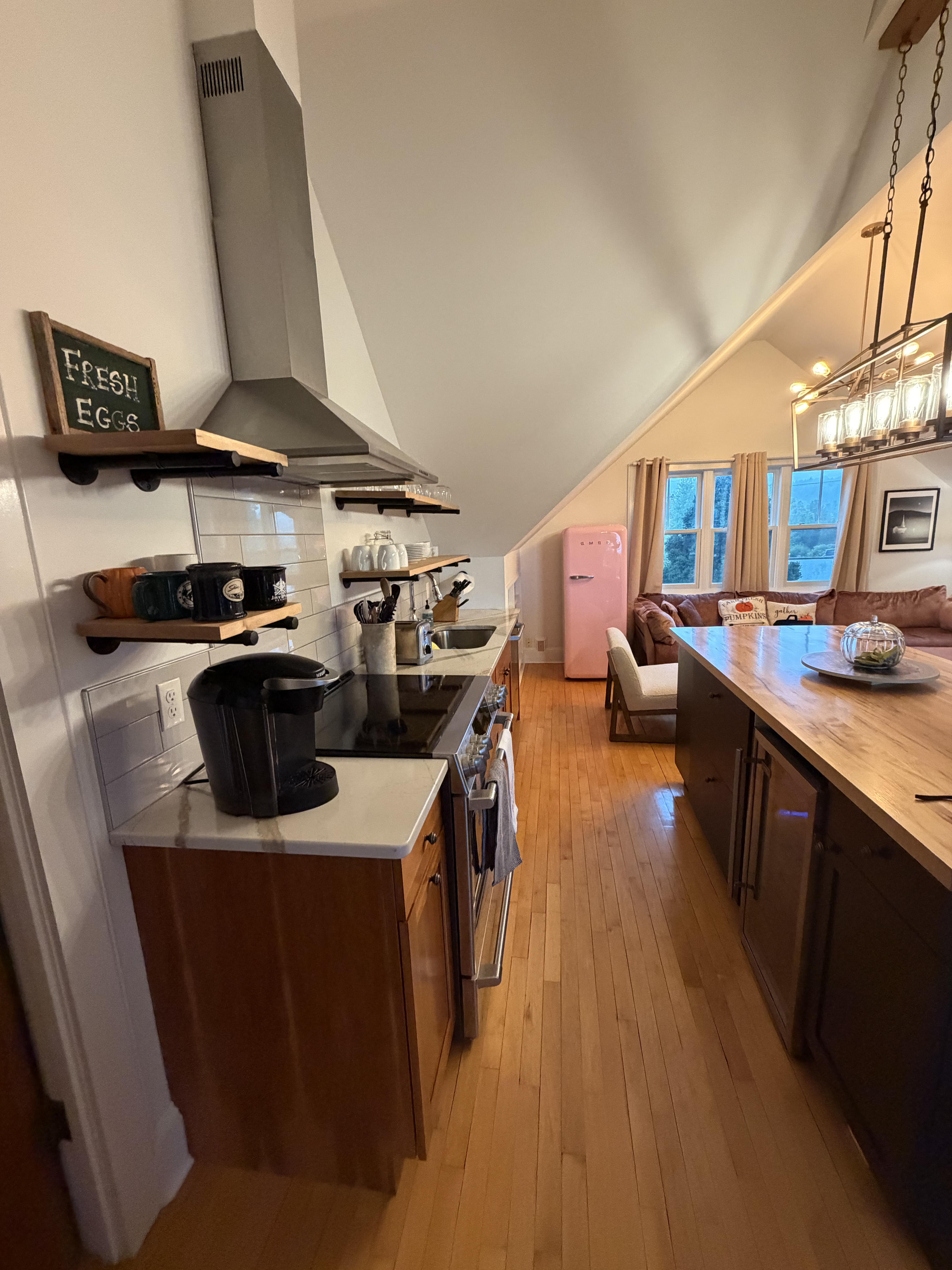 Stowe/Morrisville Large 2BR Private Apartment, Garage & Views - Photo 8