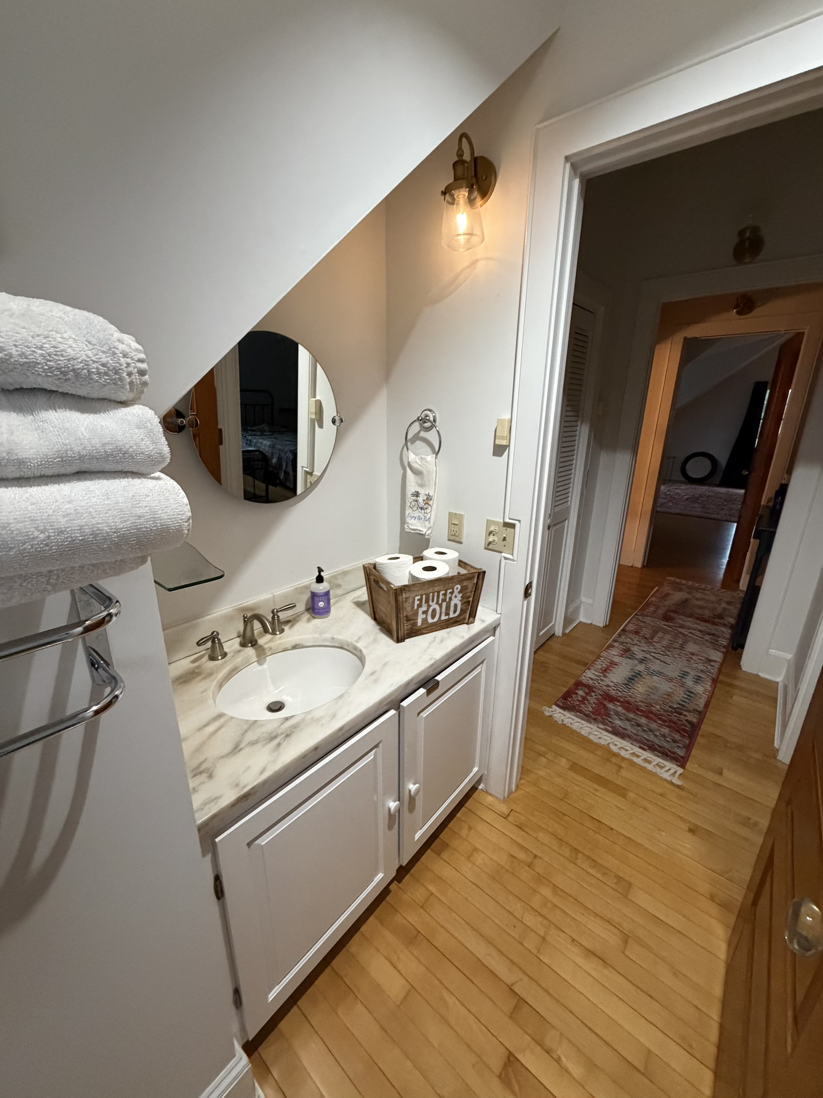 Stowe/Morrisville Large 2BR Private Apartment, Garage & Views - Photo 9