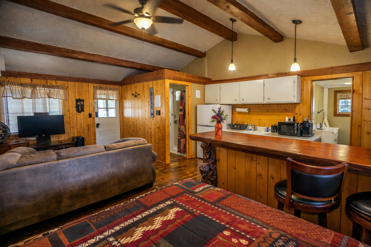 Riverfront Hideaway Cabin with Full Kitchen & Separate Living Area - Photo 4