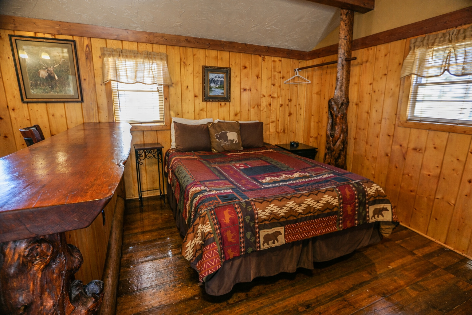 Riverfront Hideaway Cabin with Full Kitchen & Separate Living Area - Photo 7
