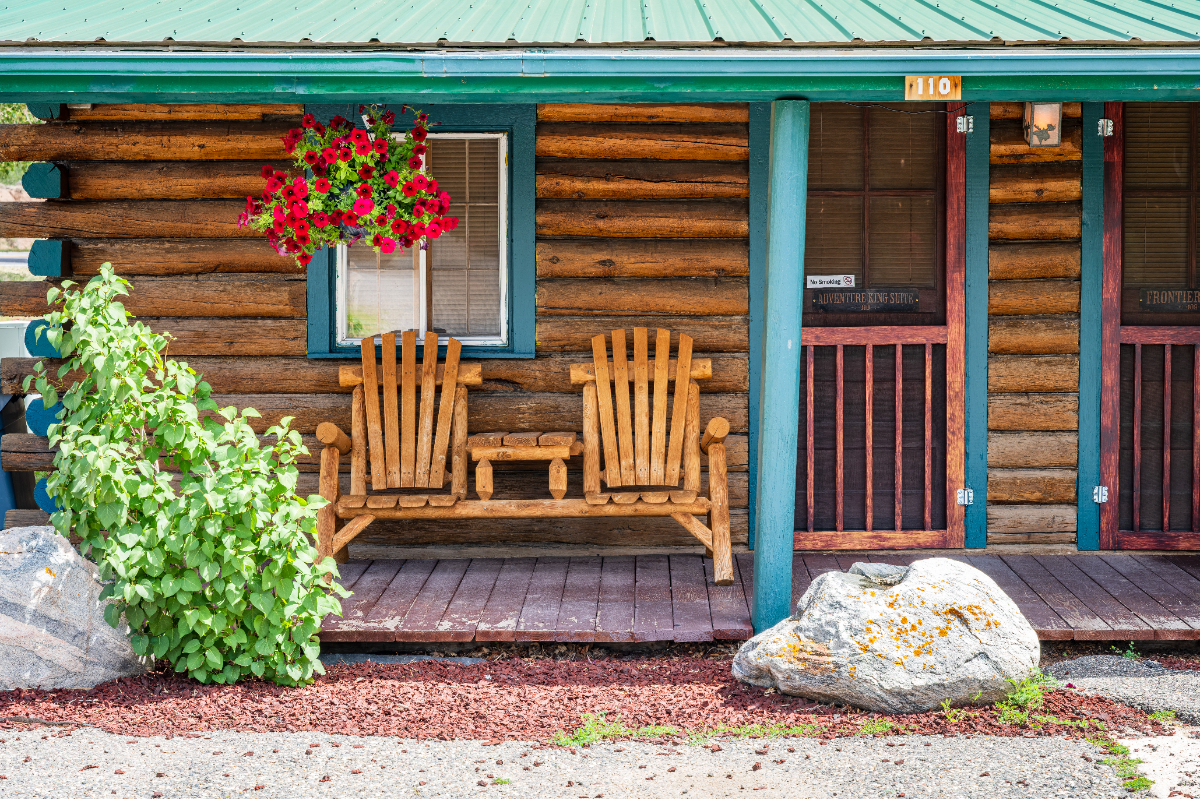 Riverfront Hideaway Cabin with Full Kitchen & Separate Living Area - Photo 12