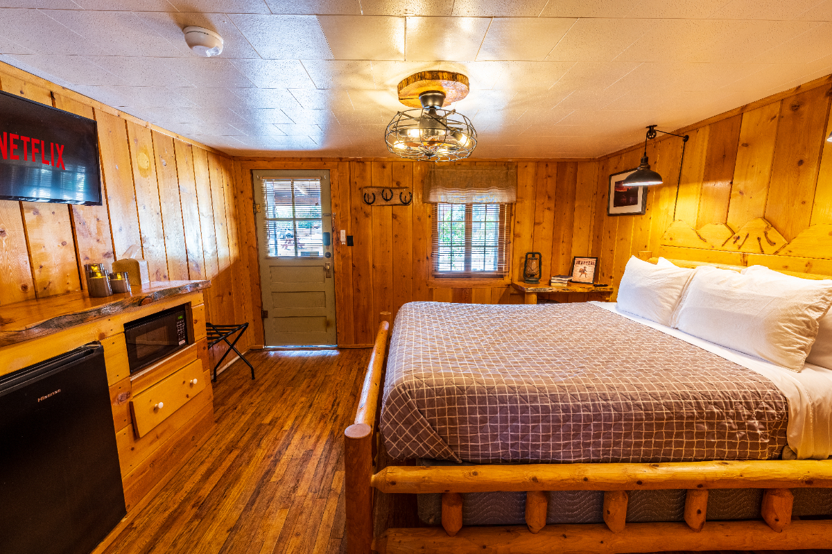 Riverfront Hideaway Cabin with Full Kitchen & Separate Living Area - Photo 2