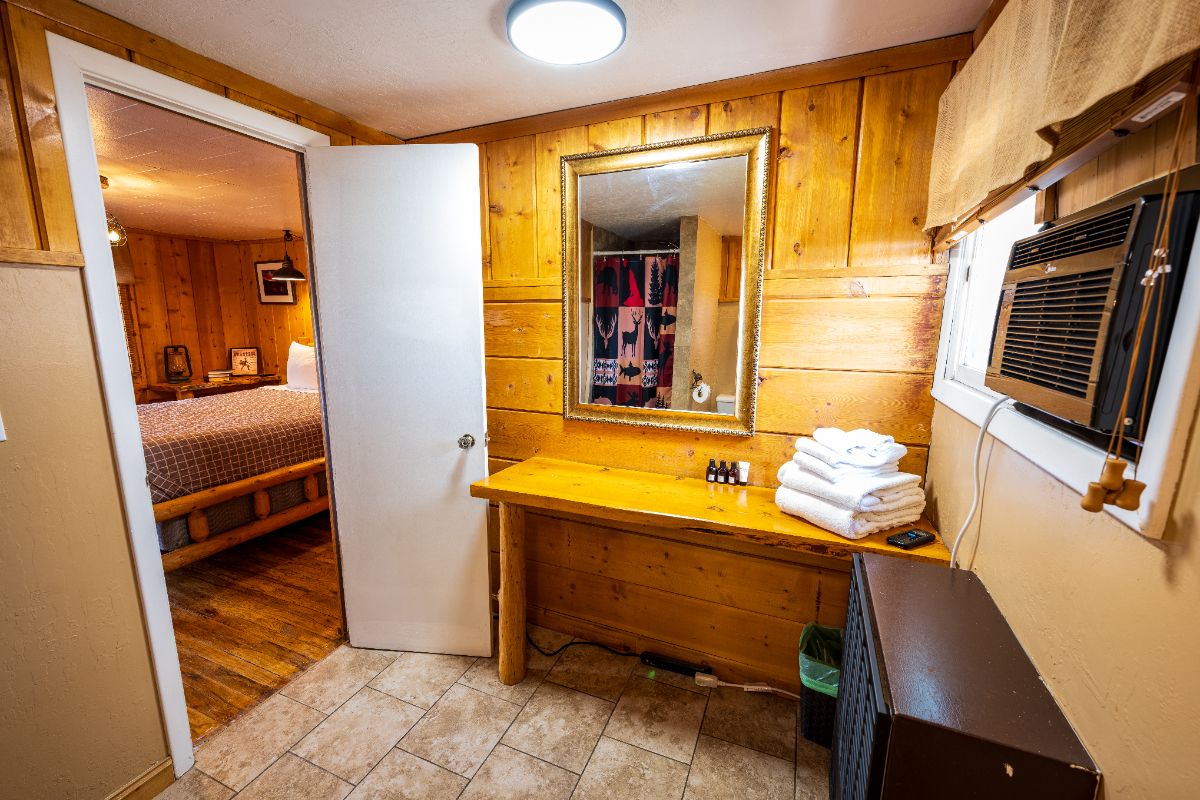 Riverfront Hideaway Cabin with Full Kitchen & Separate Living Area - Photo 4