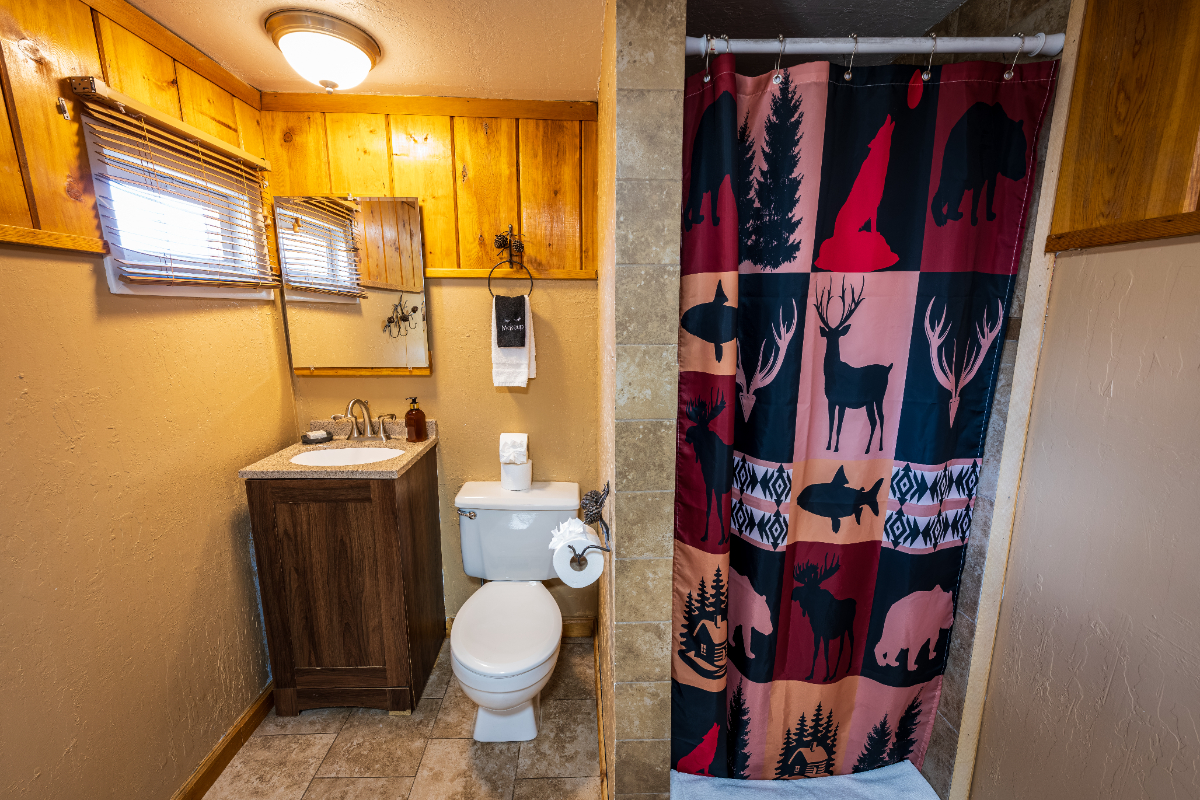 Riverfront Hideaway Cabin with Full Kitchen & Separate Living Area - Photo 5