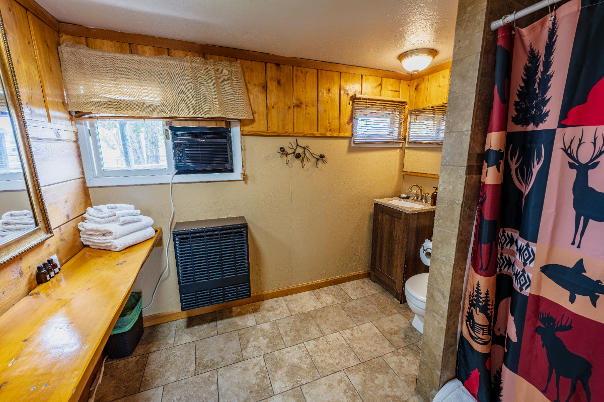Riverfront Hideaway Cabin with Full Kitchen & Separate Living Area - Photo 6