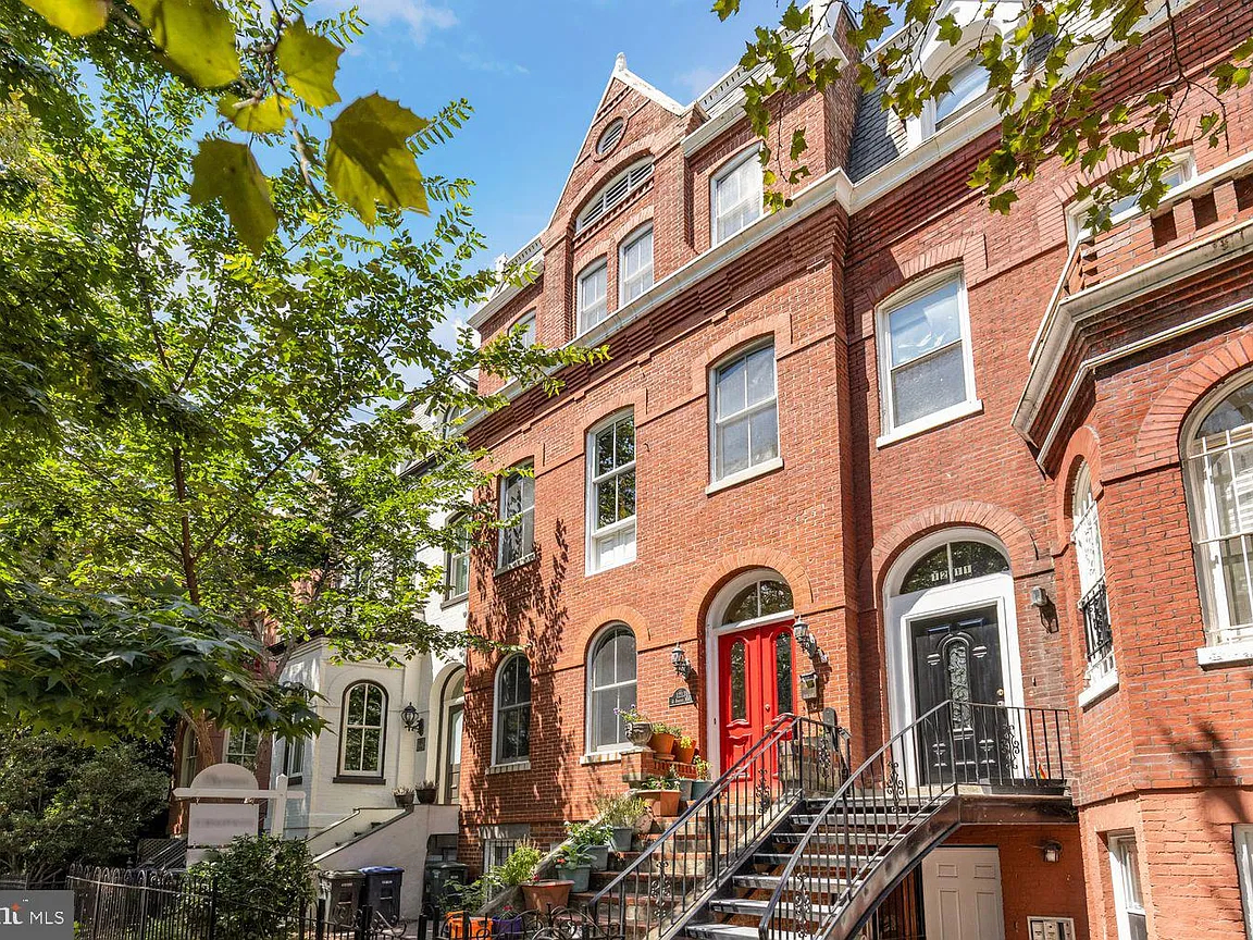 Private apartment in historic DC rowhouse - Photo 10