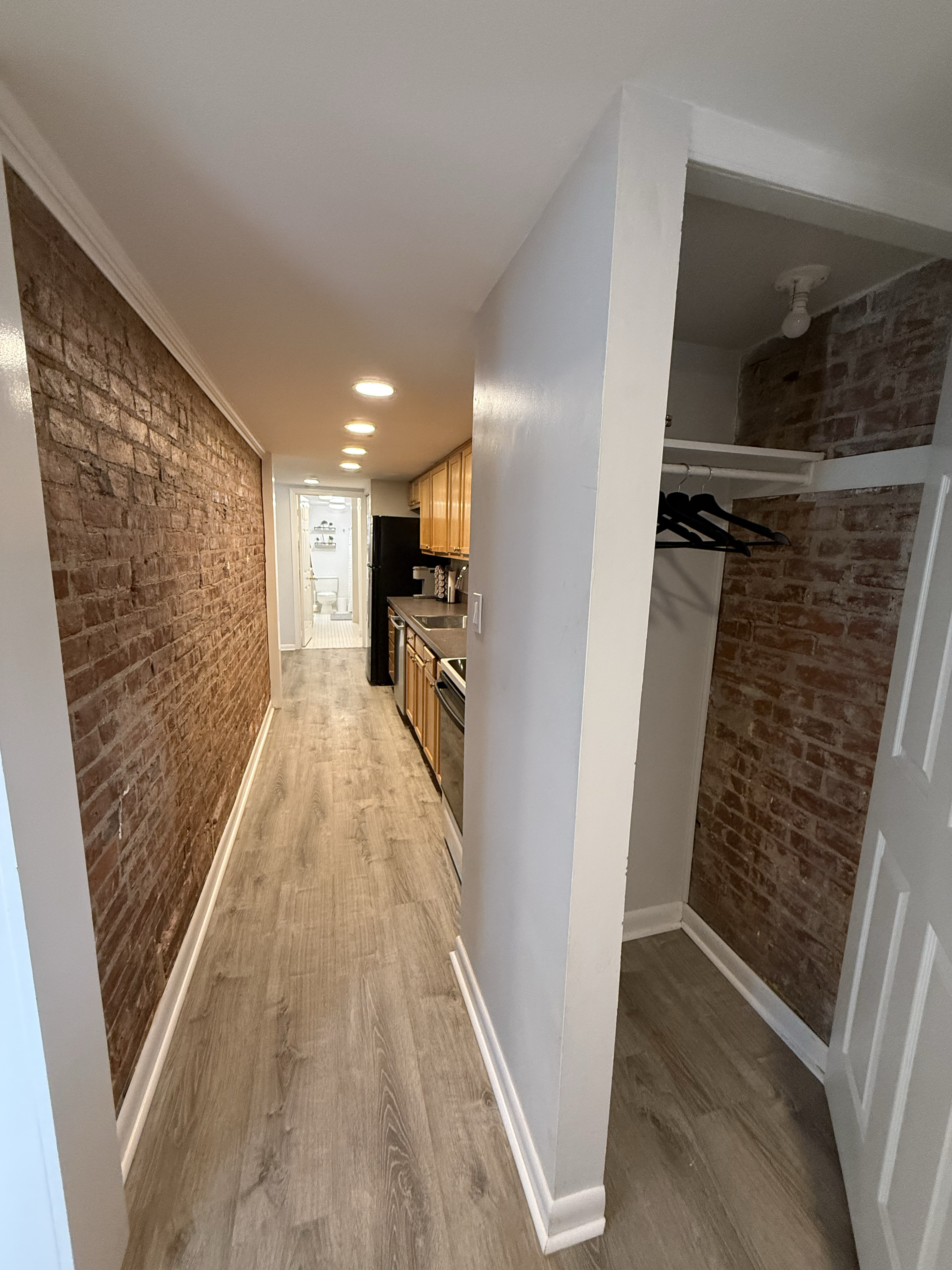 Private apartment in historic DC rowhouse - Photo 4