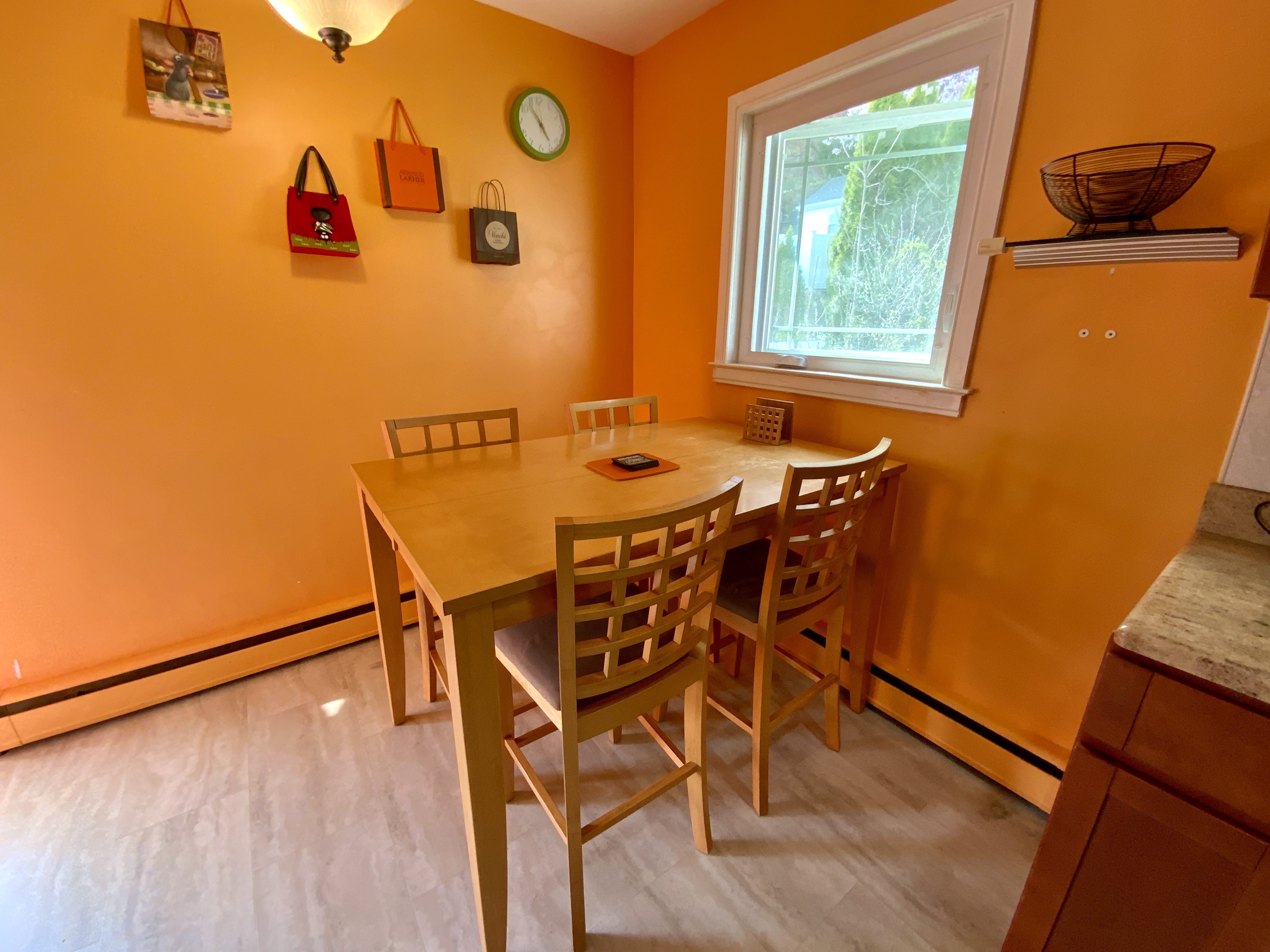 2 BR Home +Great Location +Laundry In-Unit +Full Kitchen: Upstairs Unit in a Two-Family House - Photo 9